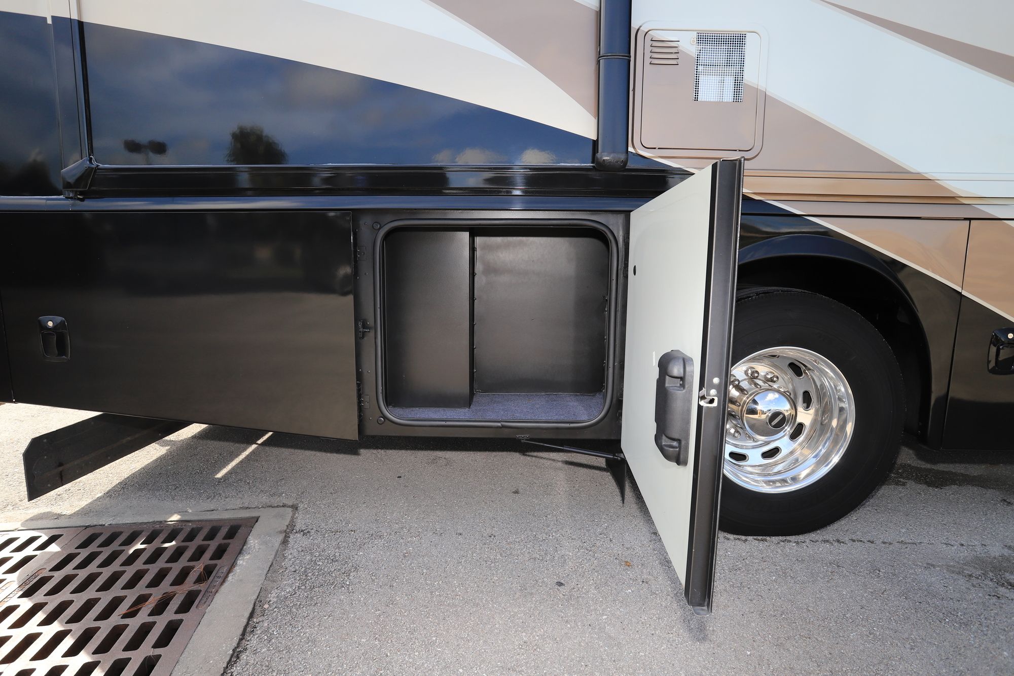 Used 2016 Winnebago Journey 36M Class A  For Sale