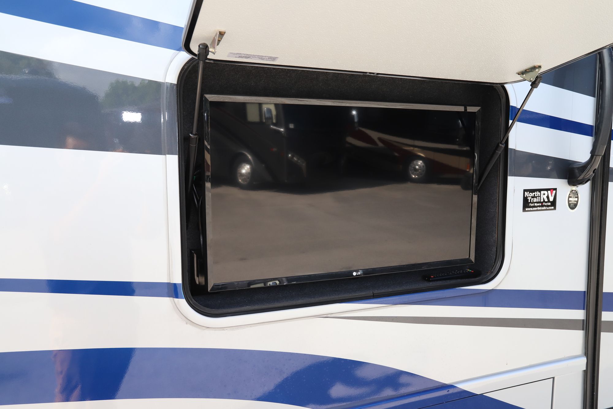 Used 2020 Tiffin Motor Homes Wayfarer 24TW Class C  For Sale