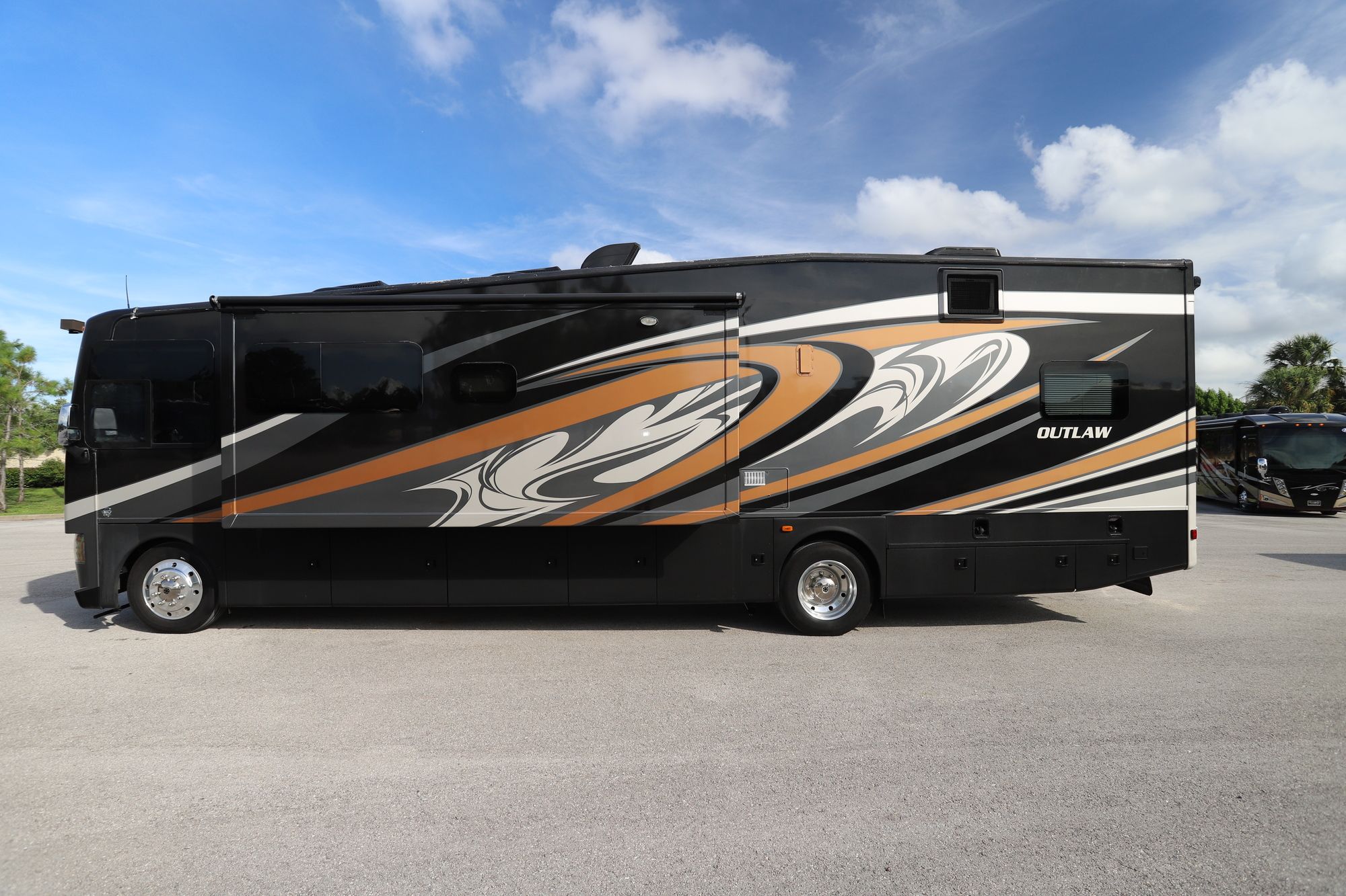 Used 2017 Thor Outlaw 37BG Class A  For Sale
