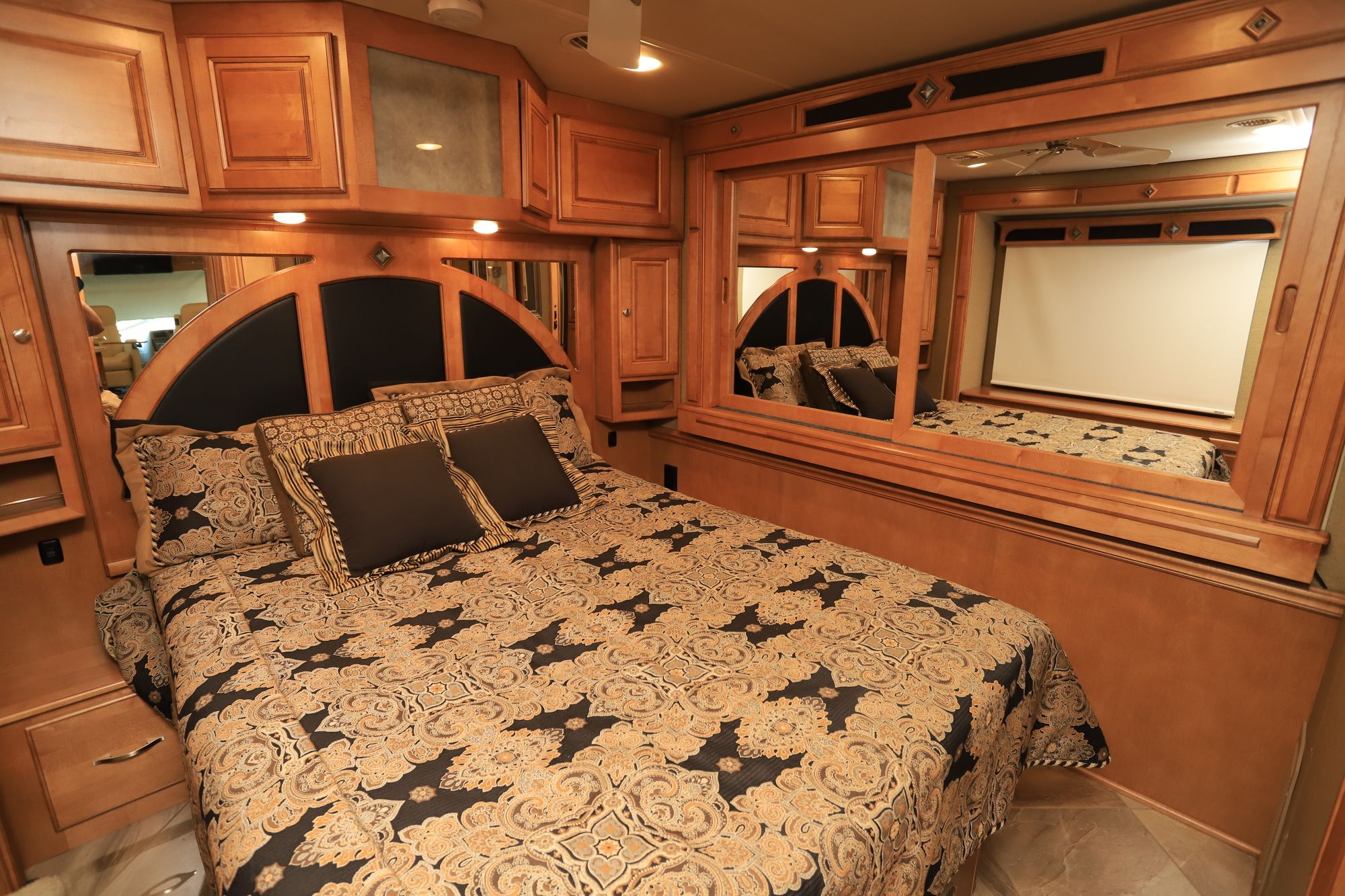 Used 2016 Winnebago Journey 36M Class A  For Sale