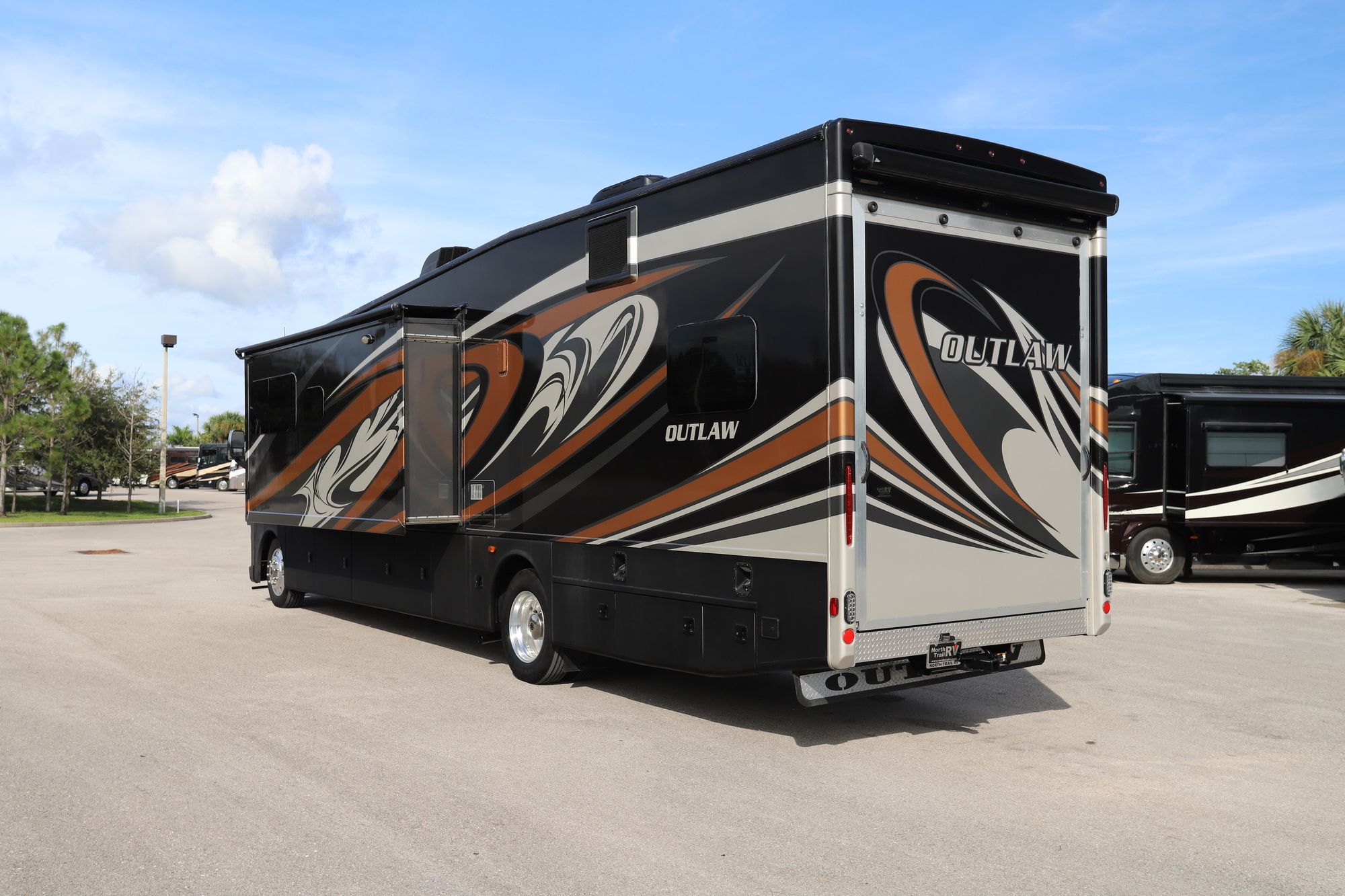 Used 2017 Thor Outlaw 37BG Class A  For Sale