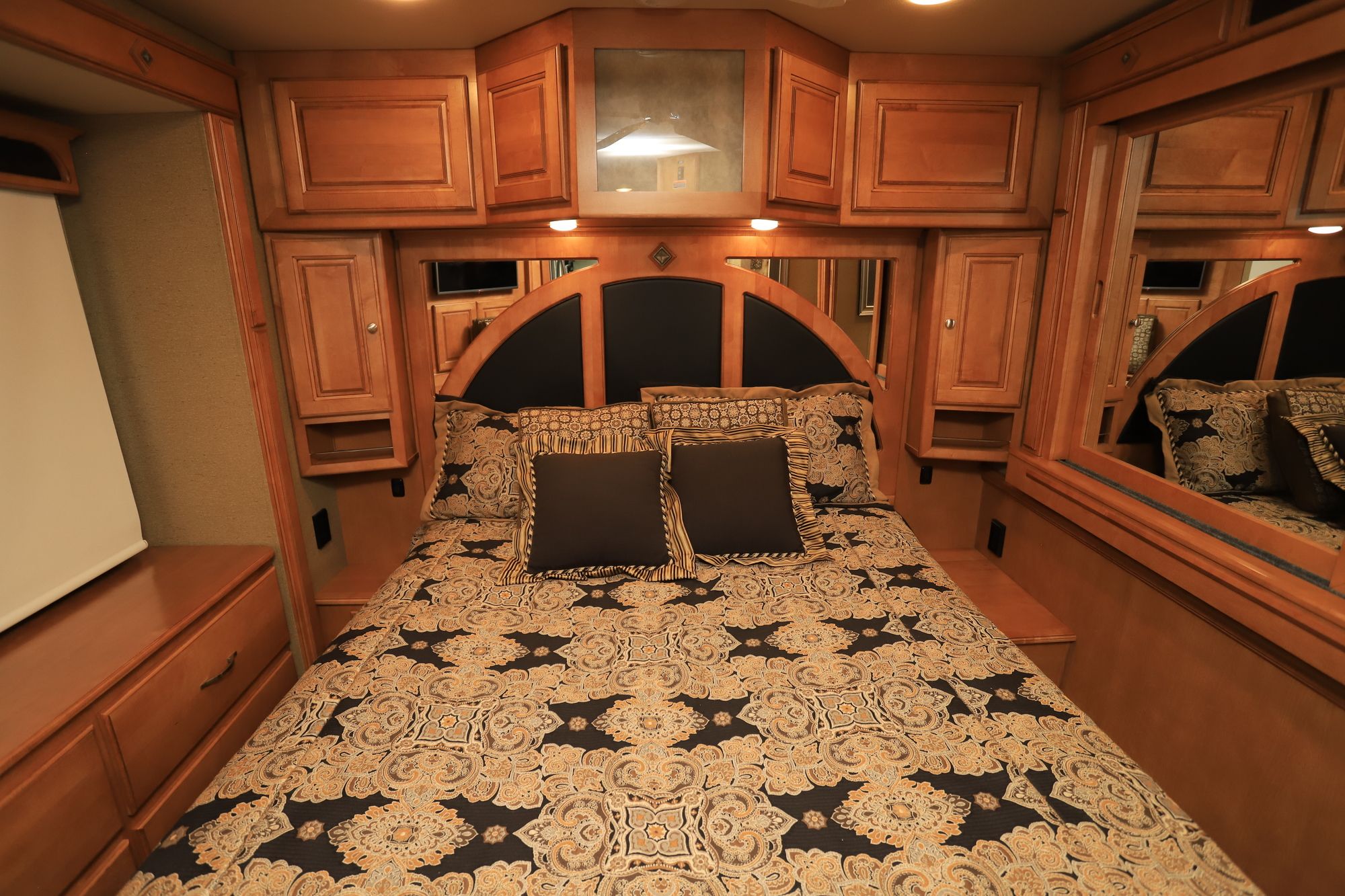 Used 2016 Winnebago Journey 36M Class A  For Sale