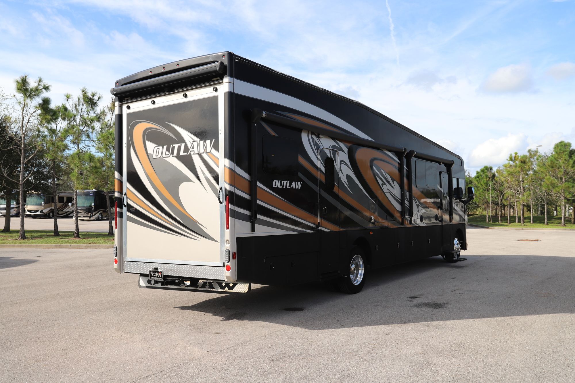 Used 2017 Thor Outlaw 37BG Class A  For Sale