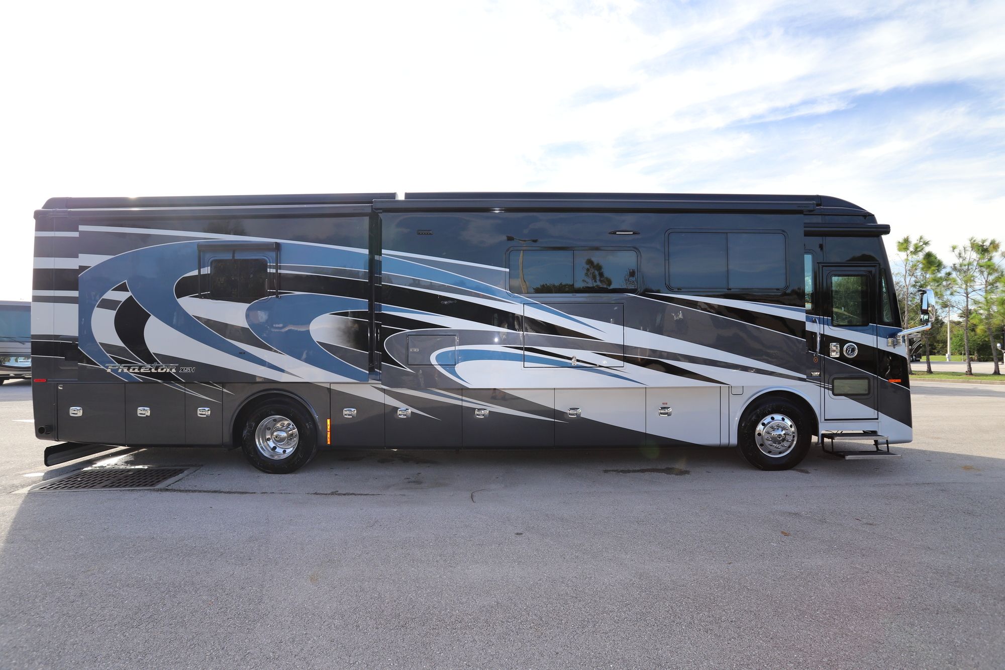 New 2021 Tiffin Motor Homes Phaeton 40IH Class A  For Sale