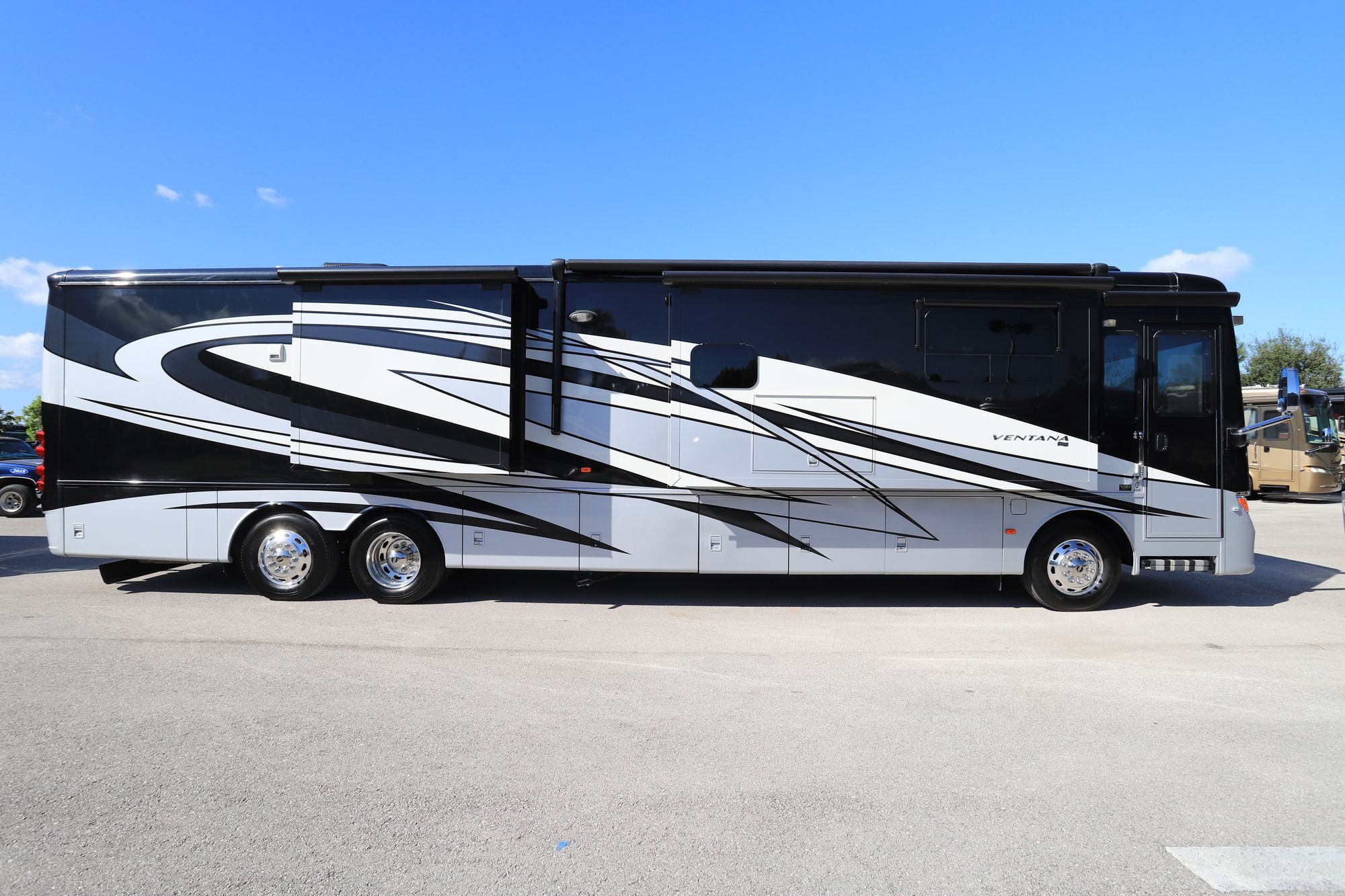 Used 2017 Newmar Ventana 4369 Class A  For Sale