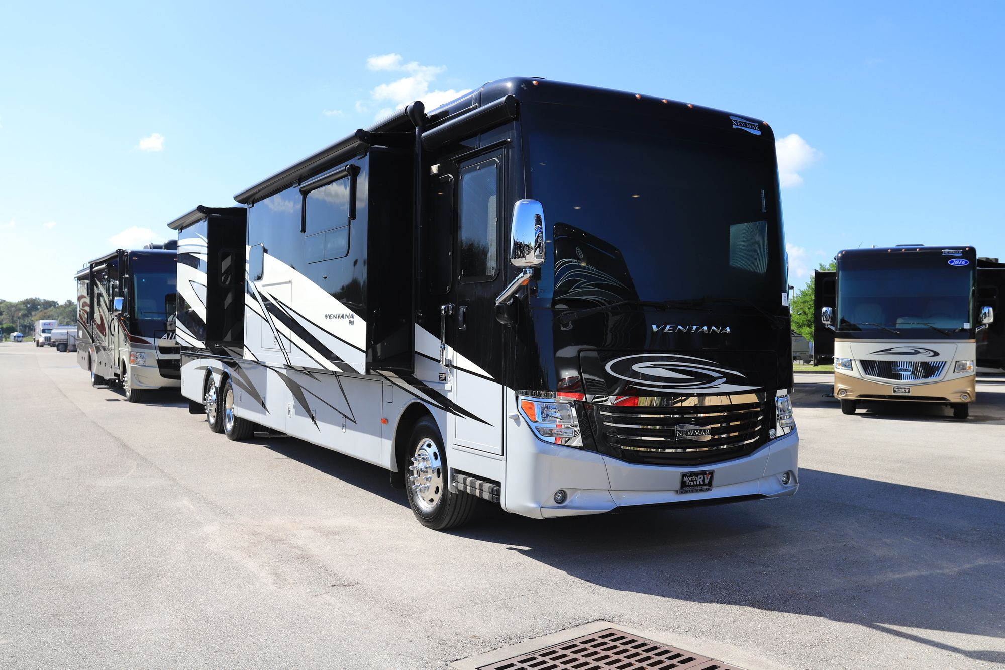 Used 2017 Newmar Ventana 4369 Class A  For Sale