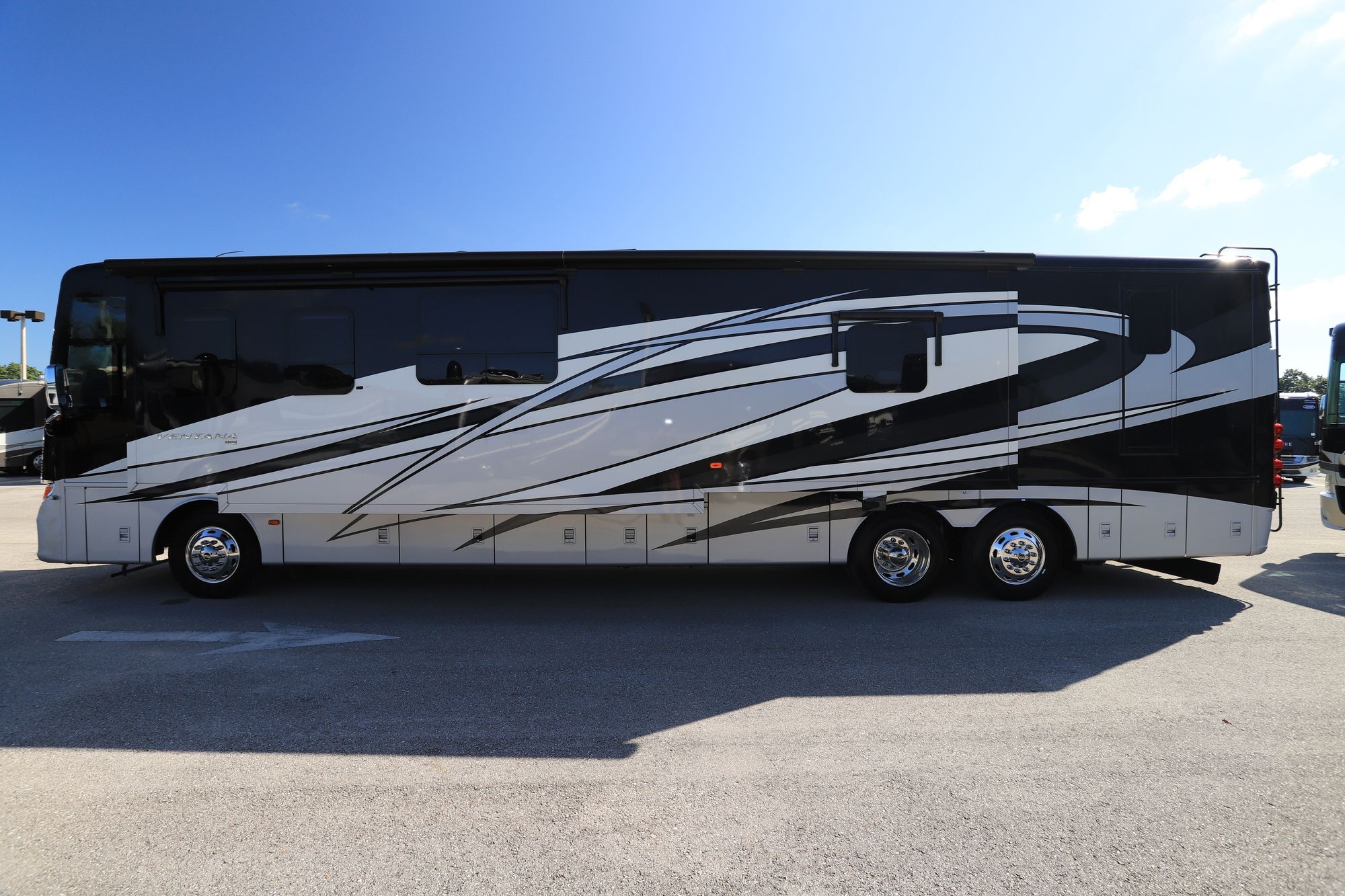 Used 2017 Newmar Ventana 4369 Class A  For Sale