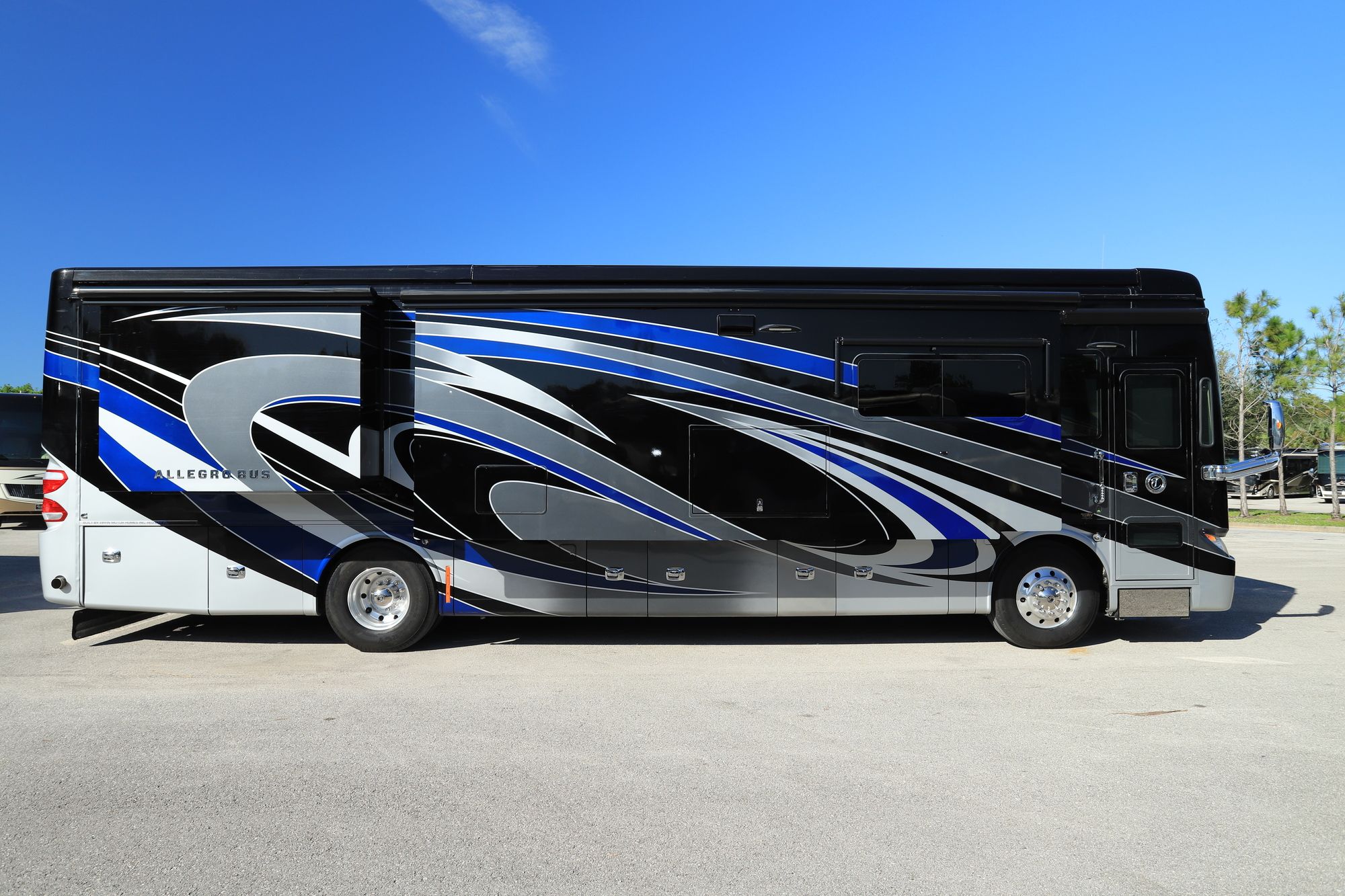 Used 2018 Tiffin Motor Homes Allegro Bus 37AP Class A  For Sale