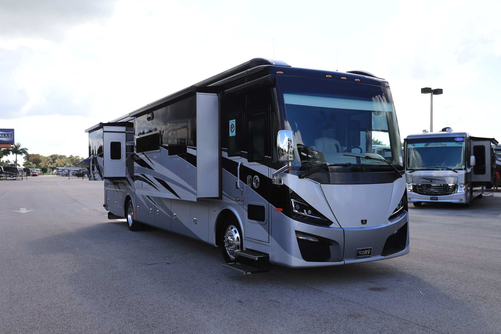 New 2021 Tiffin Motor Homes Phaeton 40 QKH Class A  For Sale