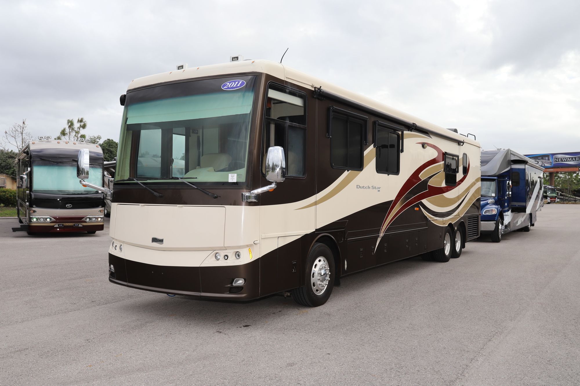 Used 2011 Newmar Dutch Star 4344 Class A  For Sale