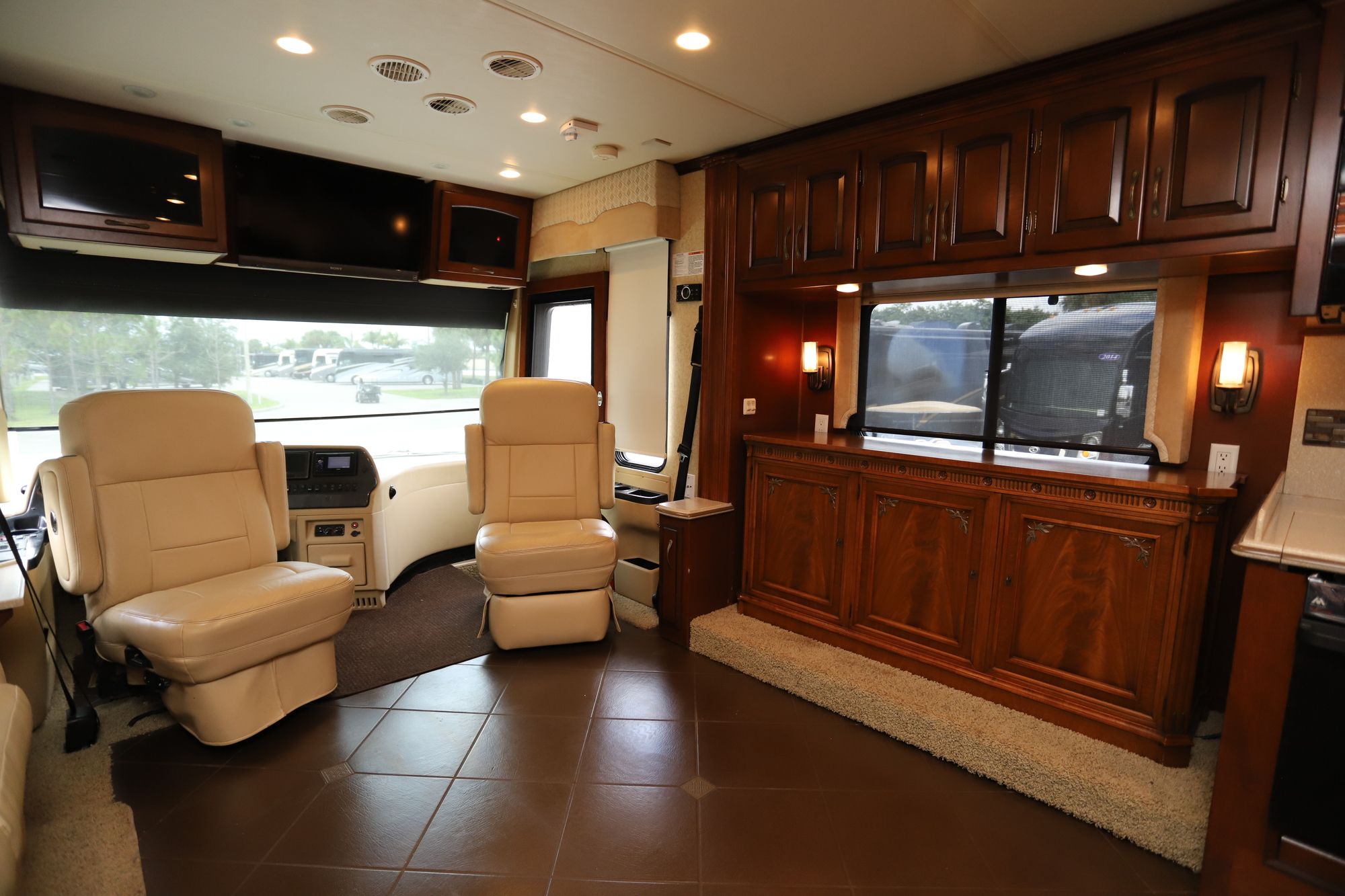 Used 2011 Newmar Dutch Star 4344 Class A  For Sale