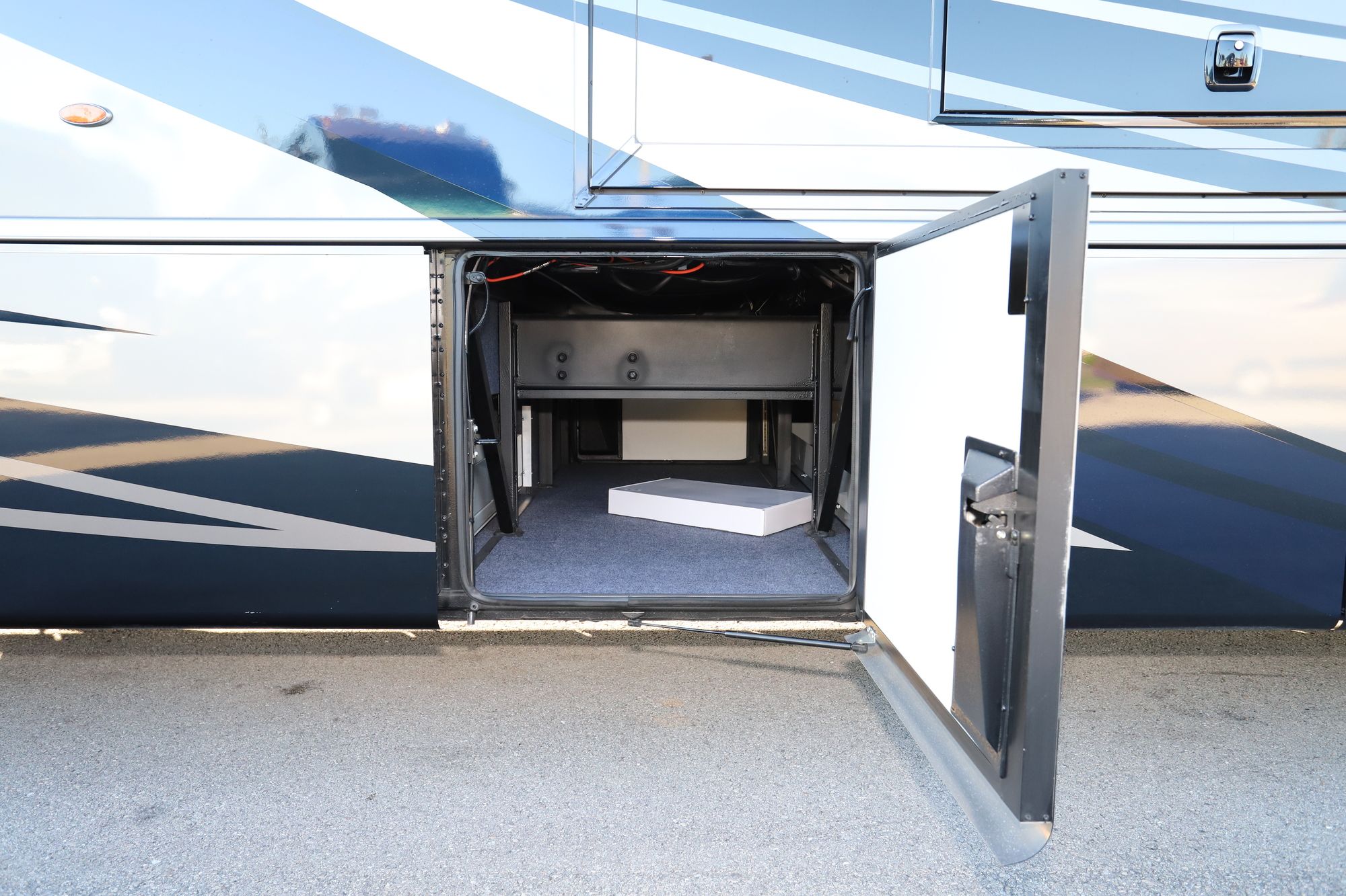 Used 2018 Newmar Ventana 4326 Class A  For Sale