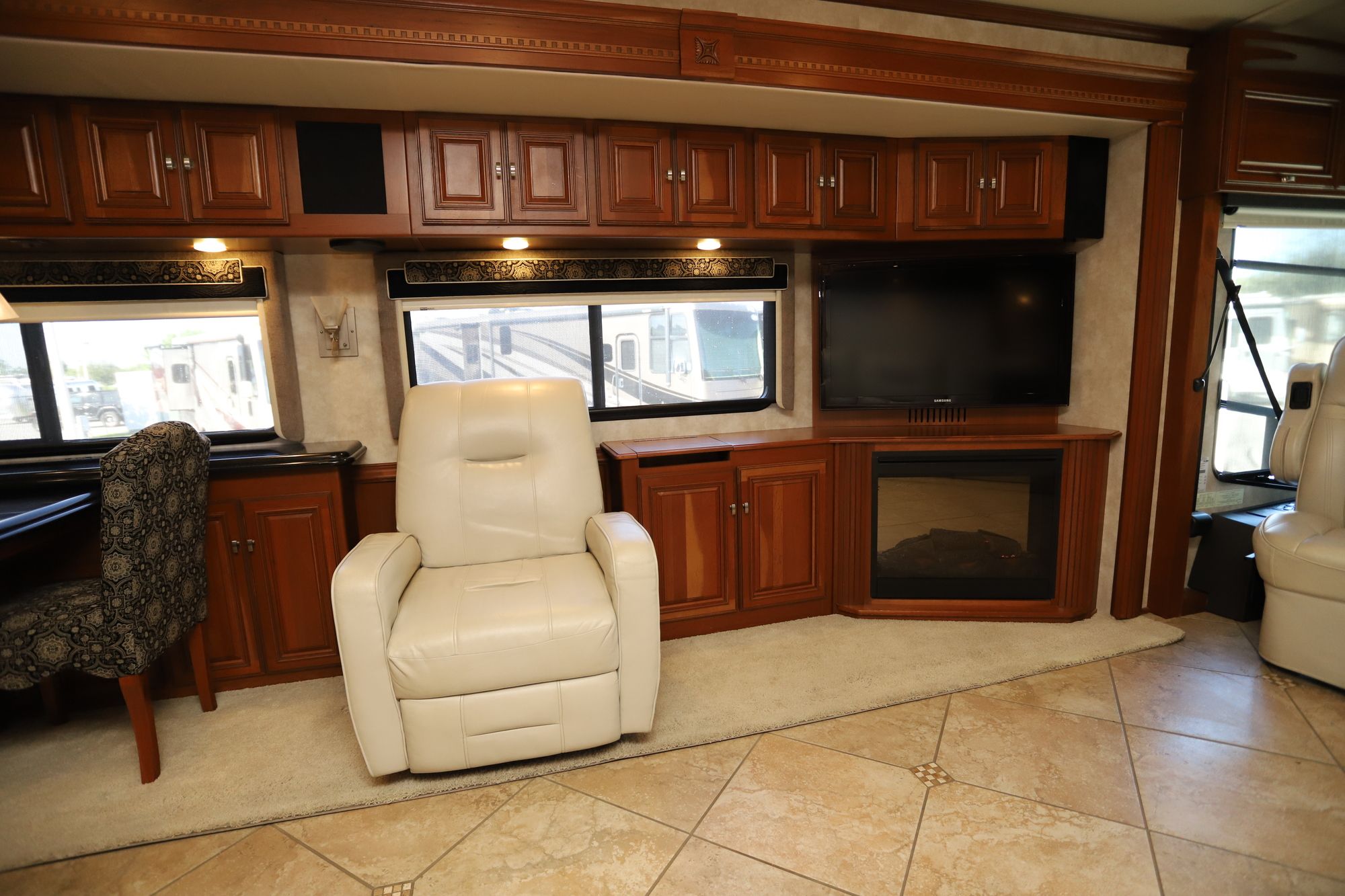 Used 2011 Winnebago Tour 42QD Class A  For Sale