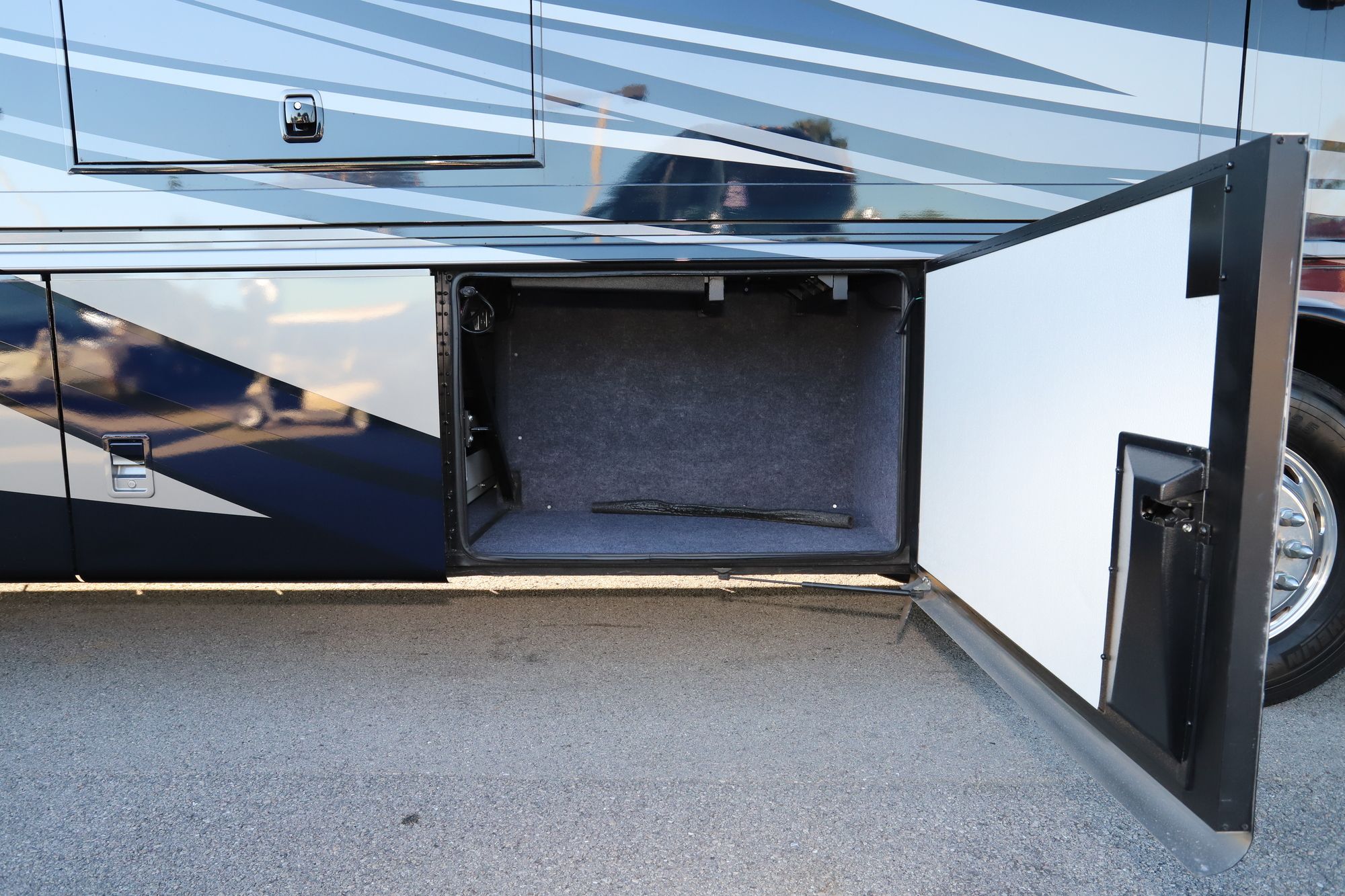 Used 2018 Newmar Ventana 4326 Class A  For Sale