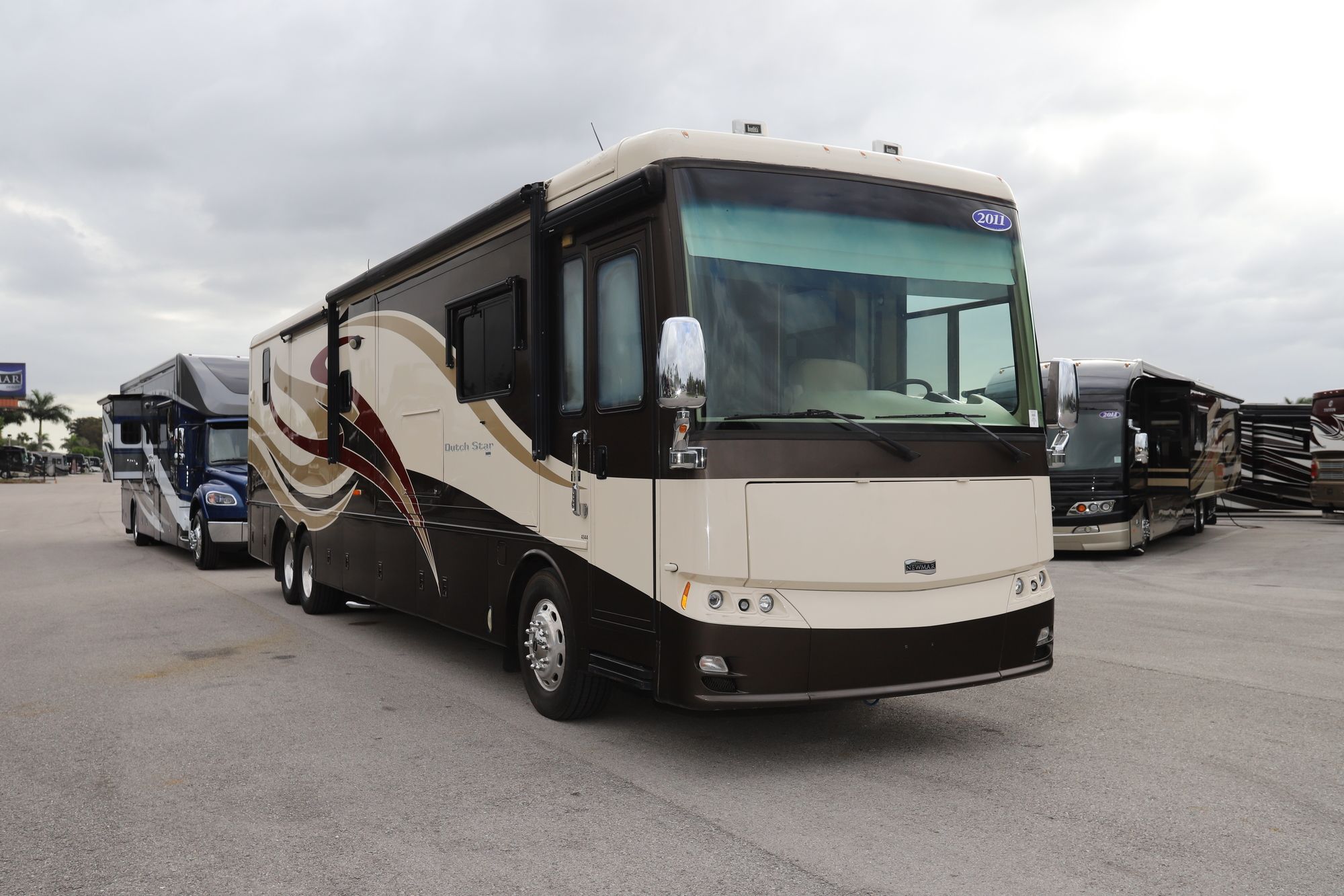 Used 2011 Newmar Dutch Star 4344 Class A  For Sale