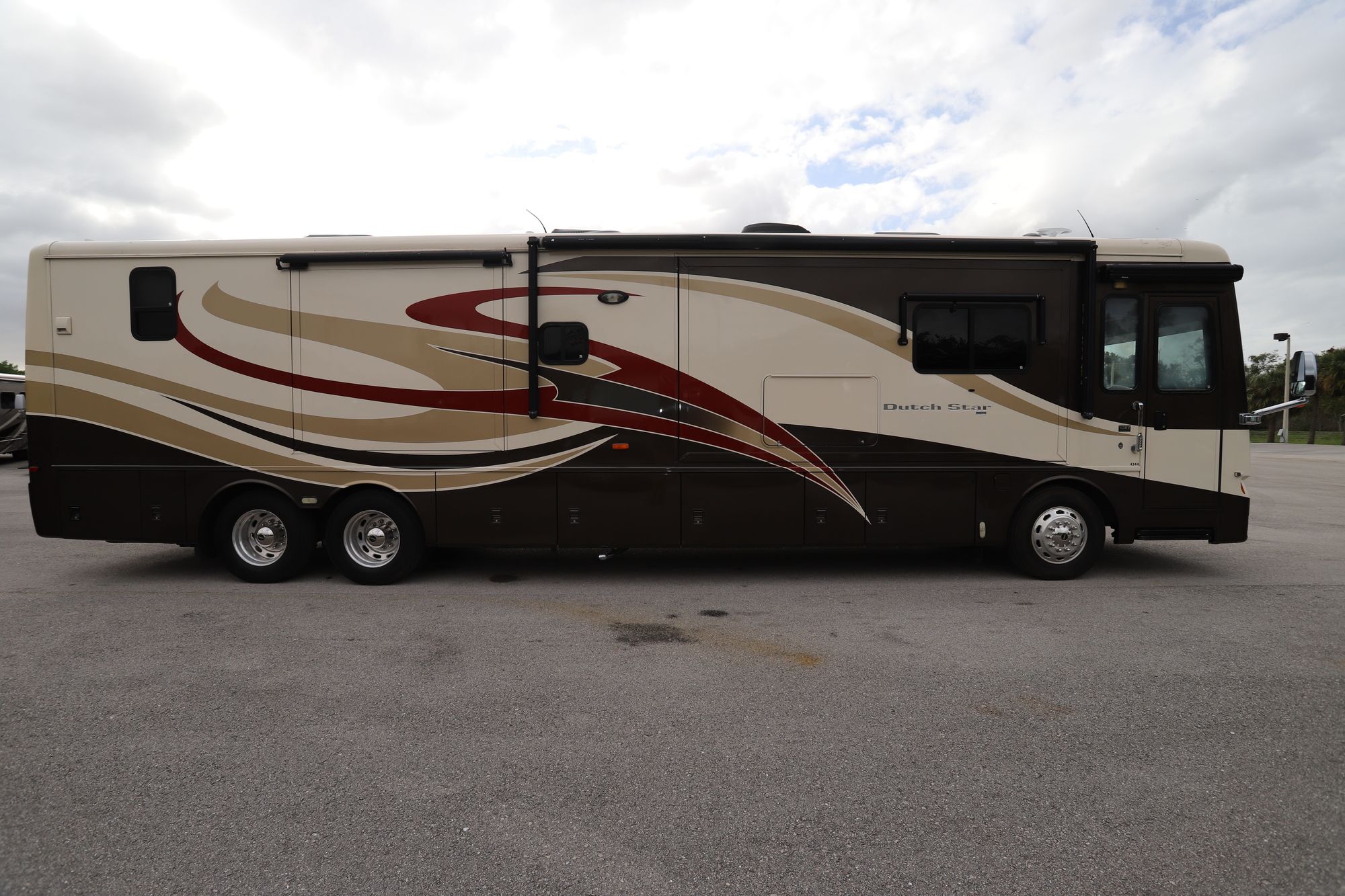 Used 2011 Newmar Dutch Star 4344 Class A  For Sale