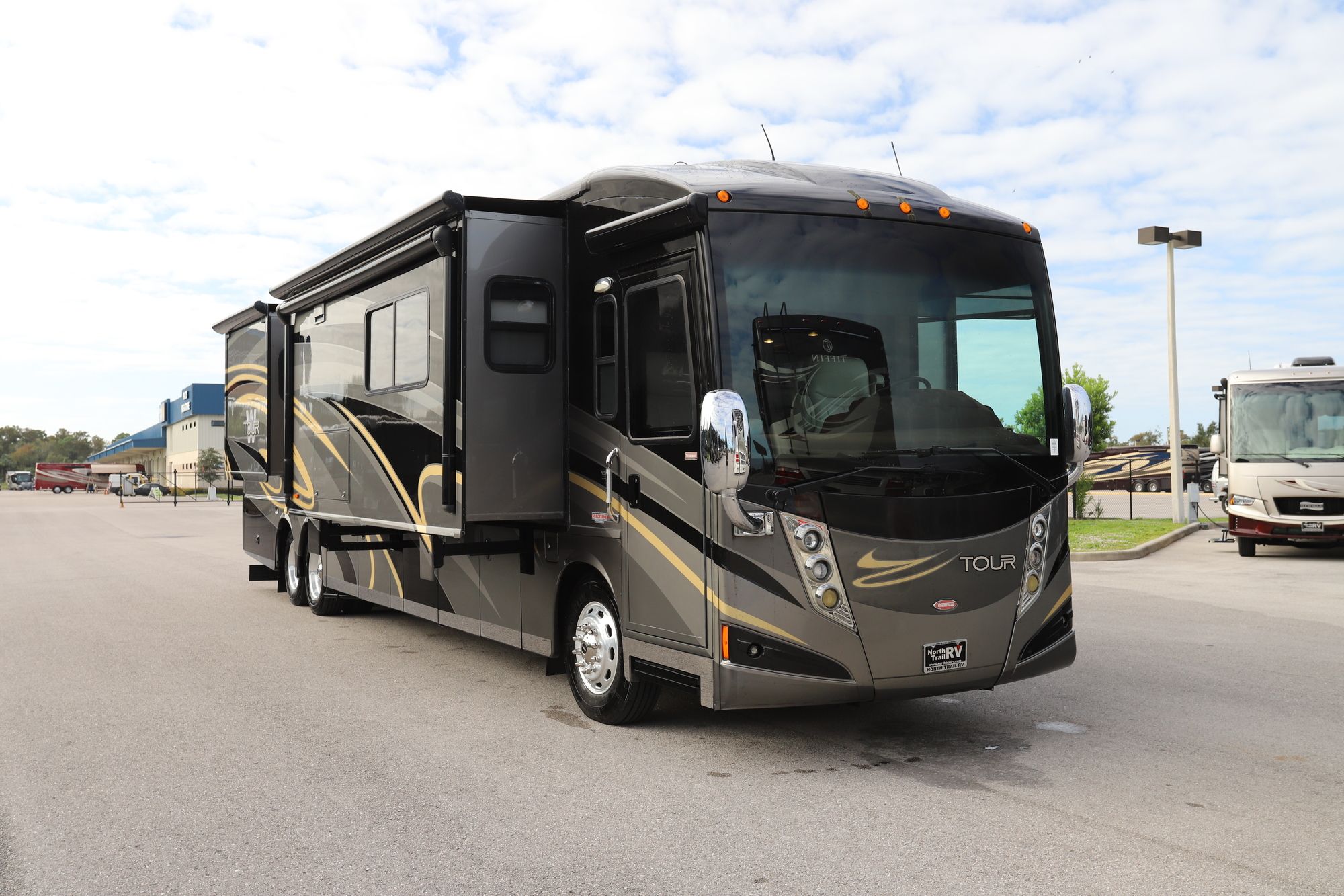 Used 2011 Winnebago Tour 42QD Class A  For Sale