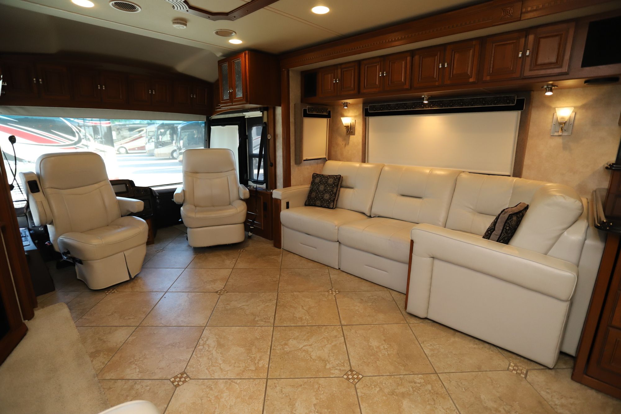 Used 2011 Winnebago Tour 42QD Class A  For Sale