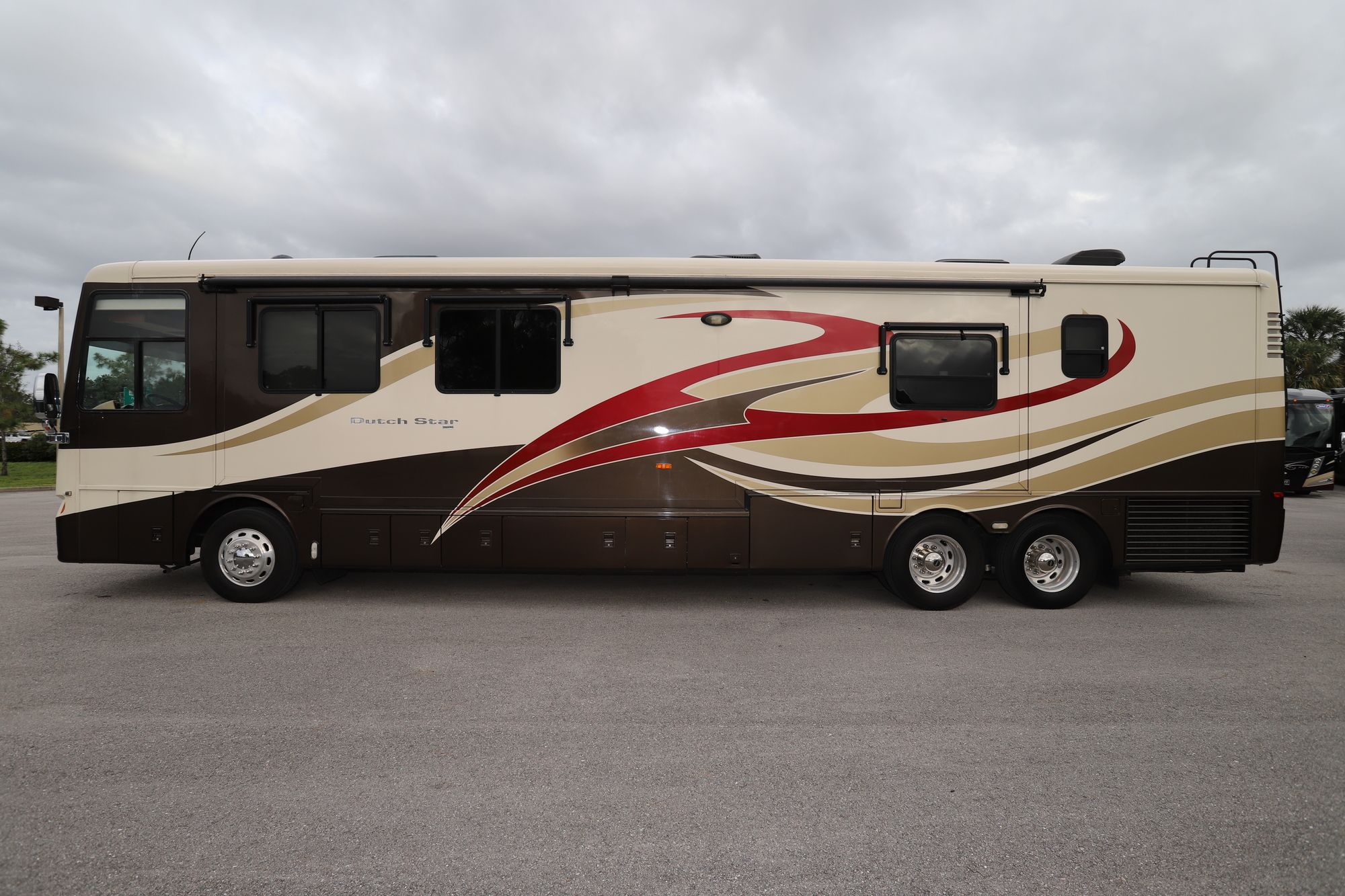 Used 2011 Newmar Dutch Star 4344 Class A  For Sale