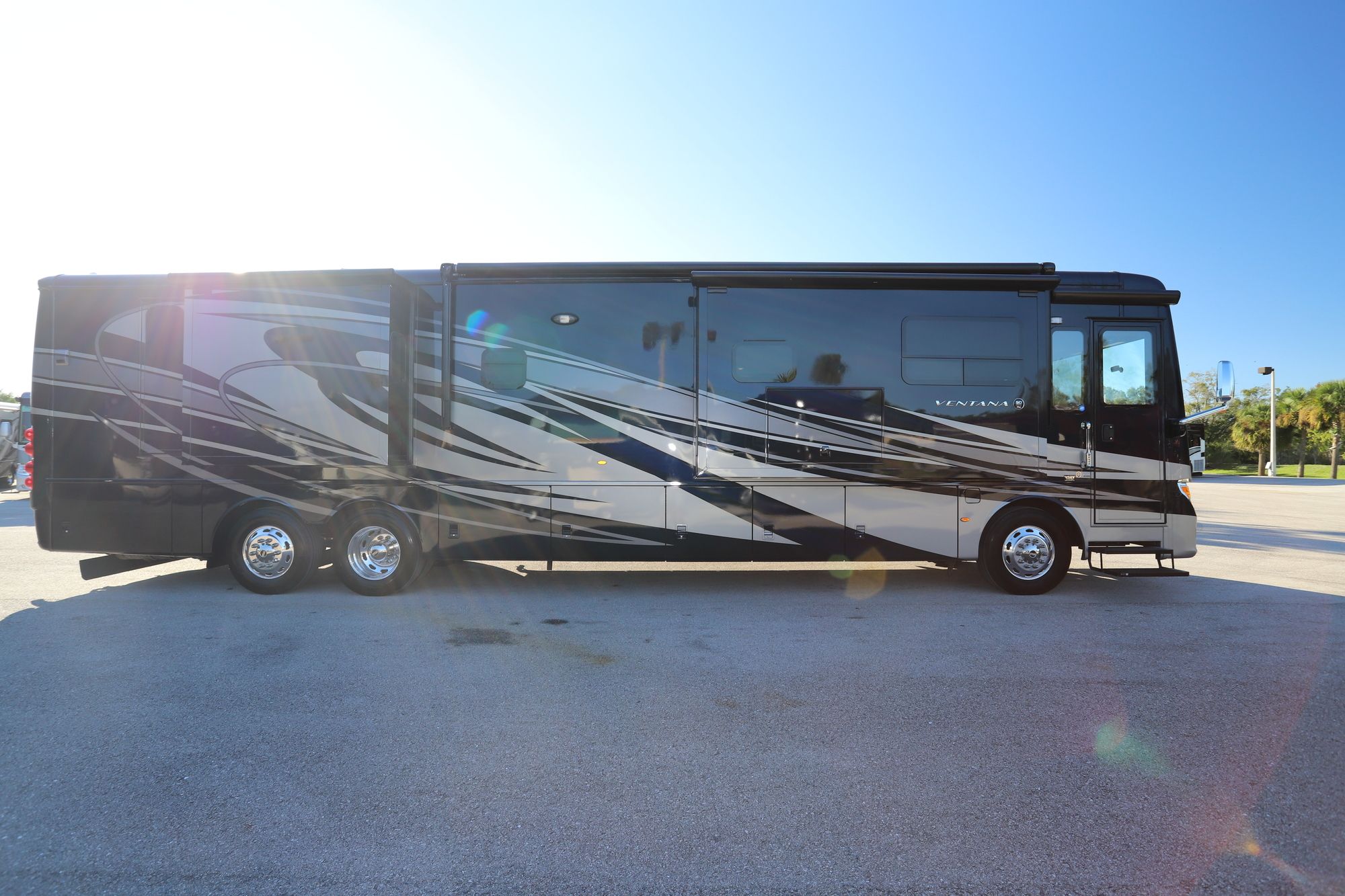 Used 2018 Newmar Ventana 4326 Class A  For Sale