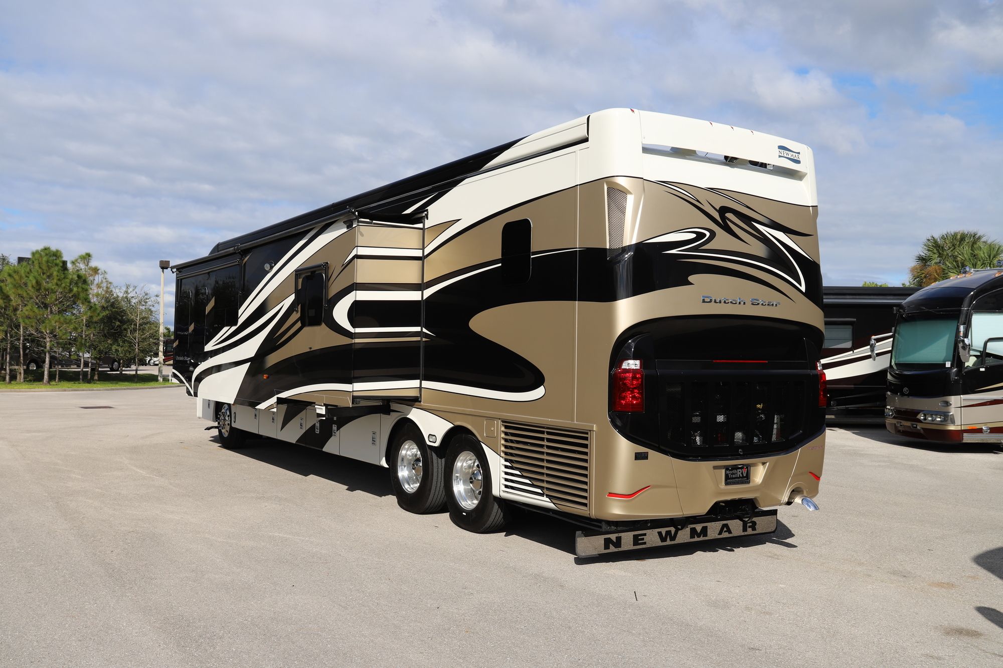 Used 2015 Newmar Dutch Star 4369 Class A  For Sale