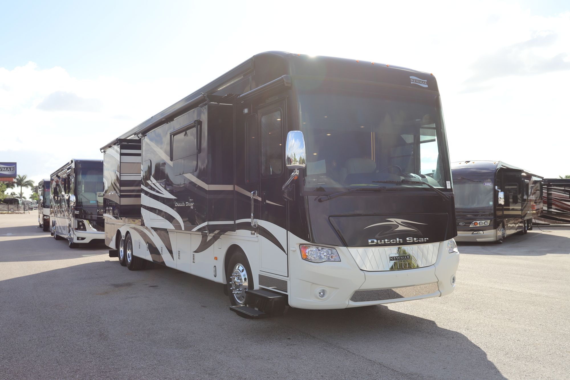 Used 2015 Newmar Dutch Star 4369 Class A  For Sale