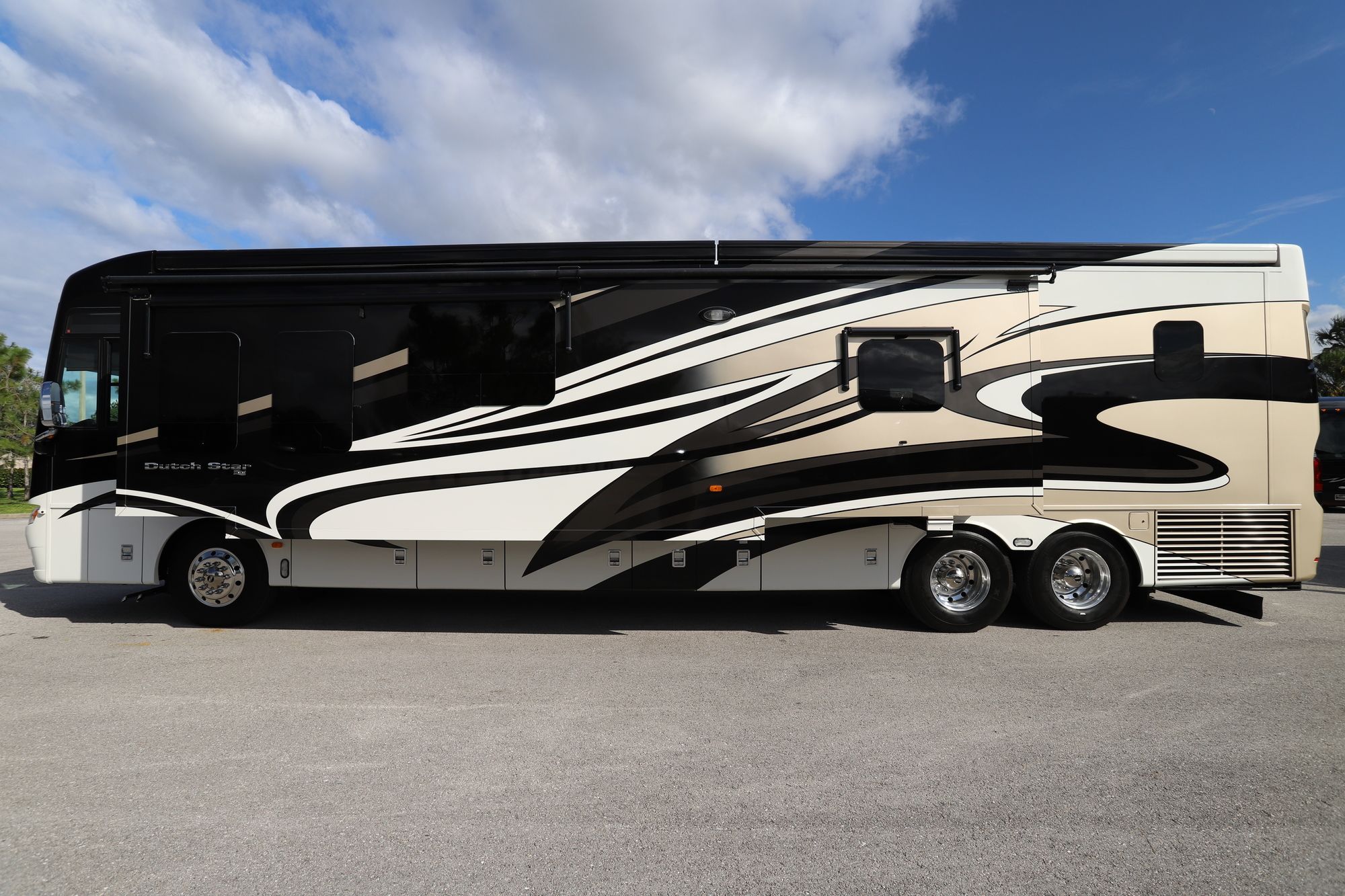 Used 2015 Newmar Dutch Star 4369 Class A  For Sale