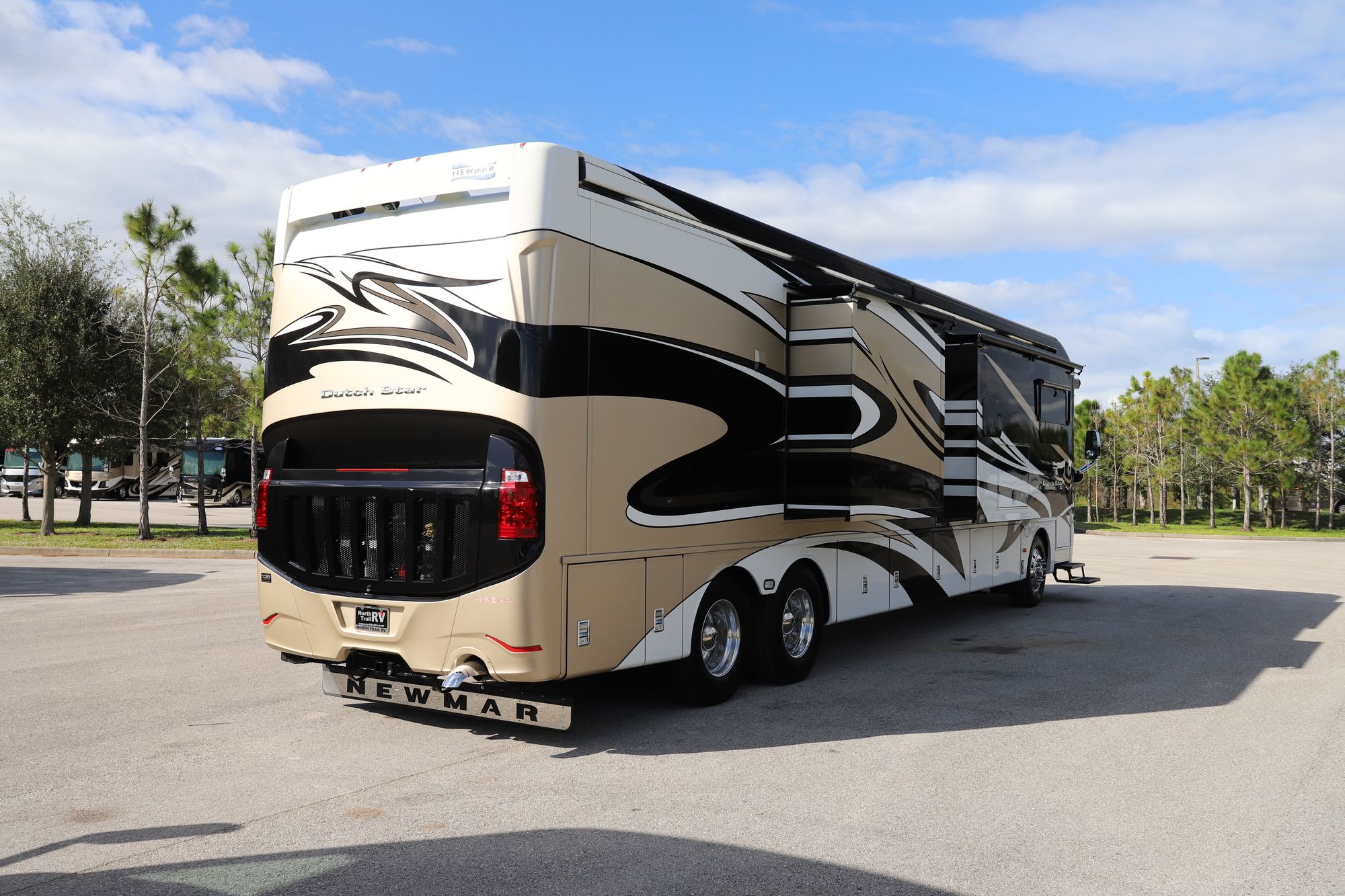 Used 2015 Newmar Dutch Star 4369 Class A  For Sale