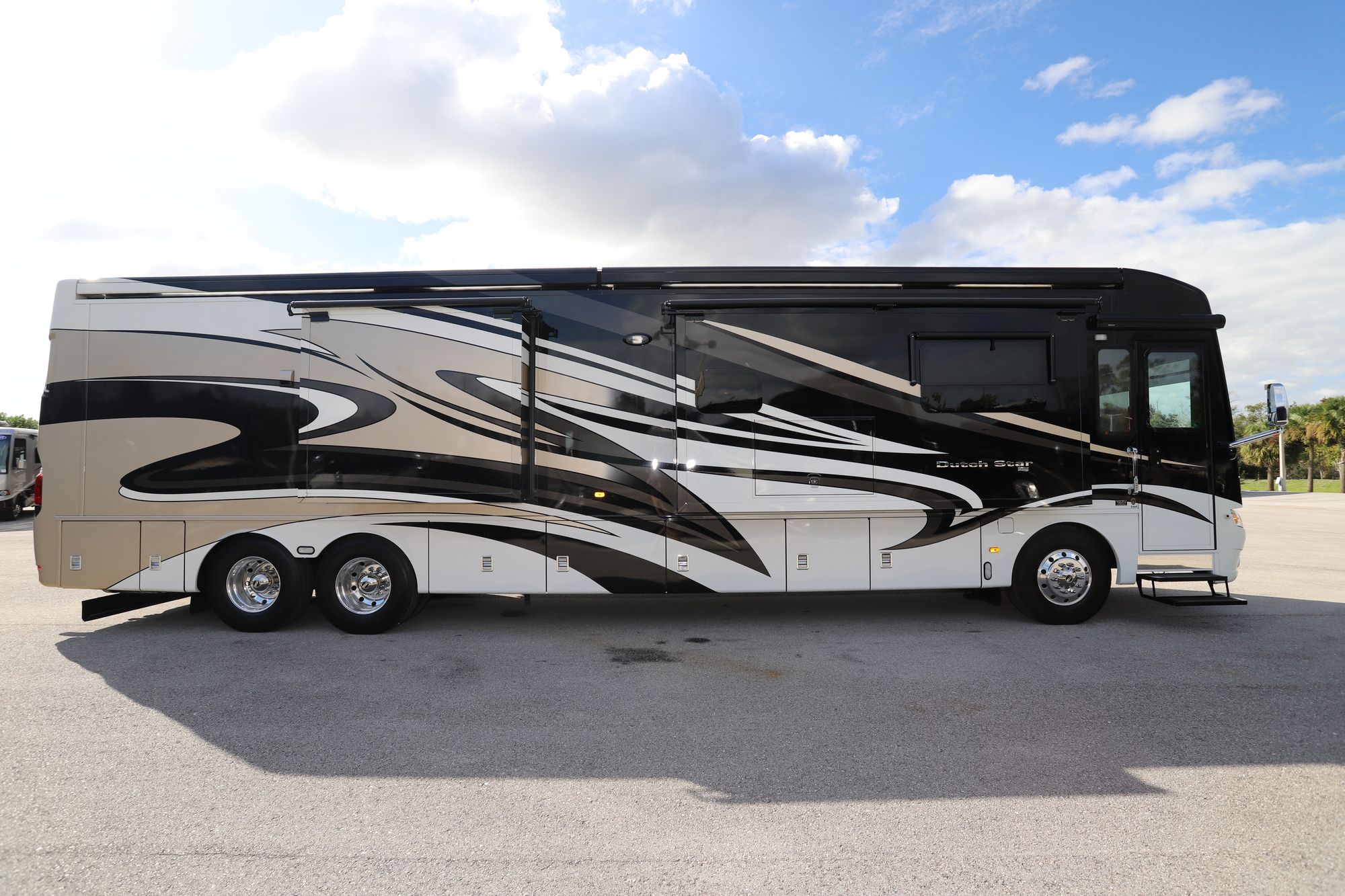 Used 2015 Newmar Dutch Star 4369 Class A  For Sale