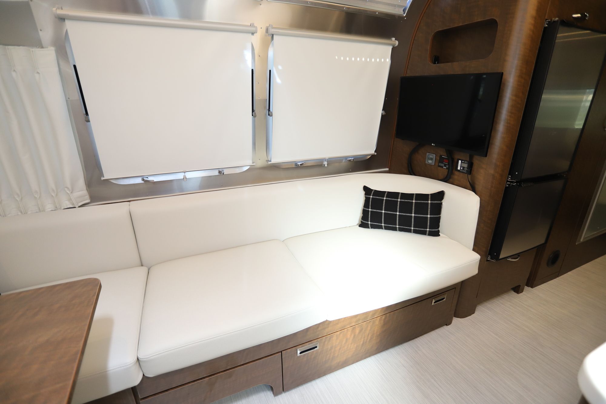 New 2021 Airstream Globetrotter 25FB Travel Trailer  For Sale