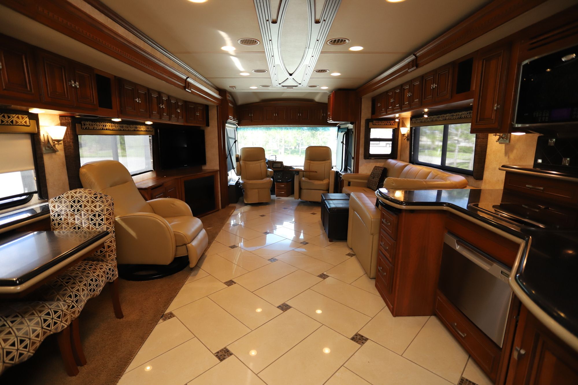 Used 2012 Winnebago Tour 42QD Class A  For Sale