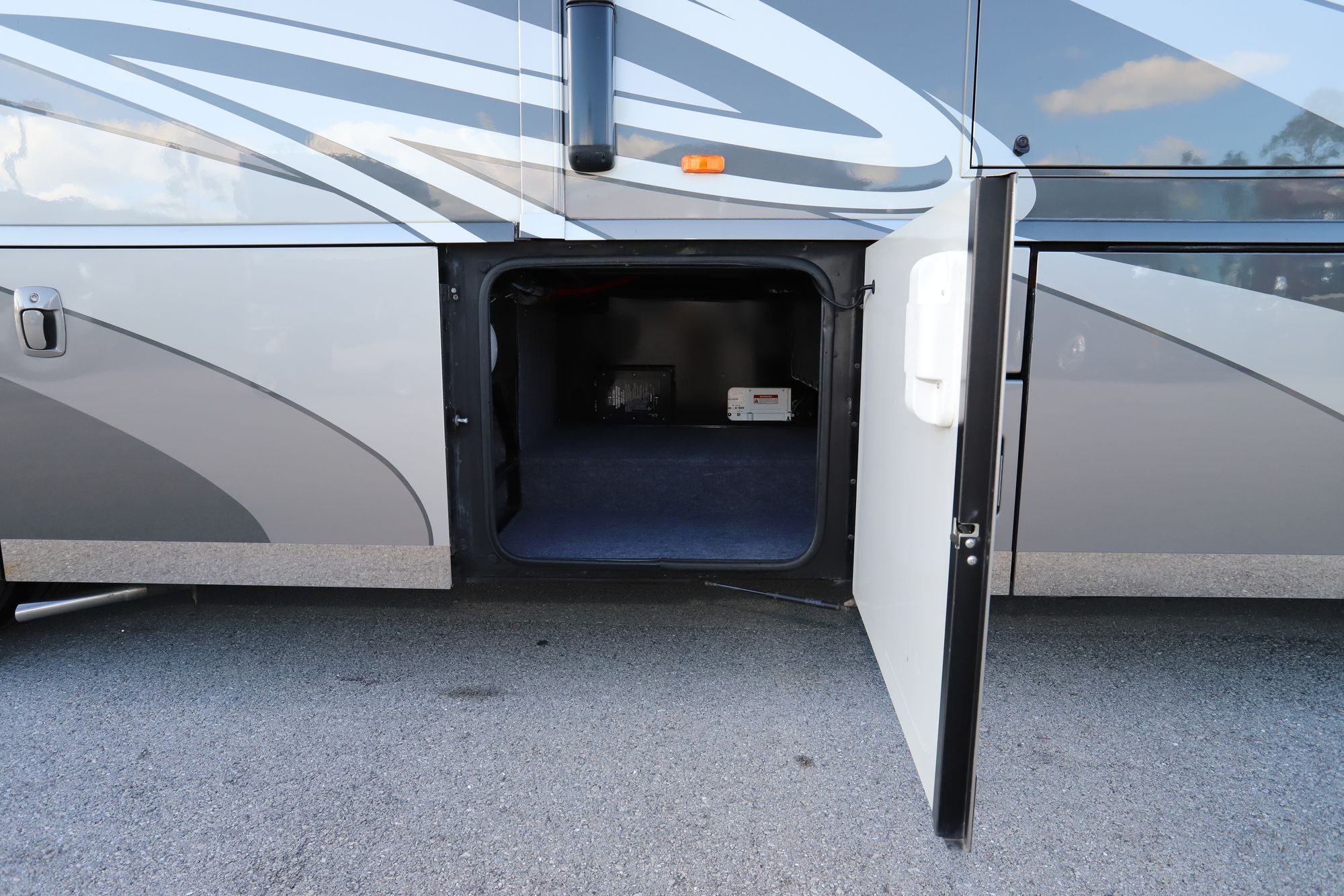 Used 2012 Winnebago Tour 42QD Class A  For Sale