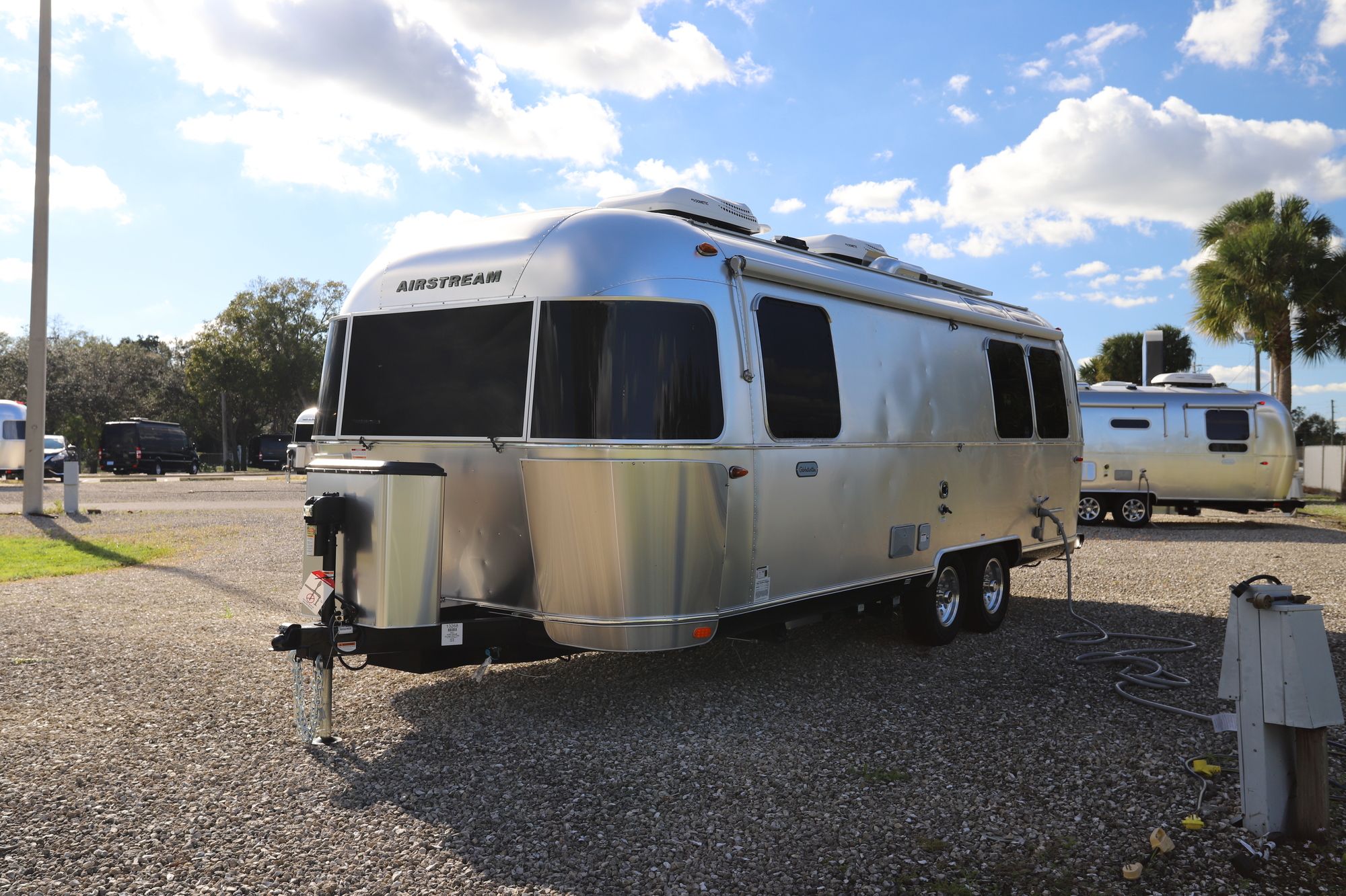 New 2021 Airstream Globetrotter 25FB Travel Trailer  For Sale