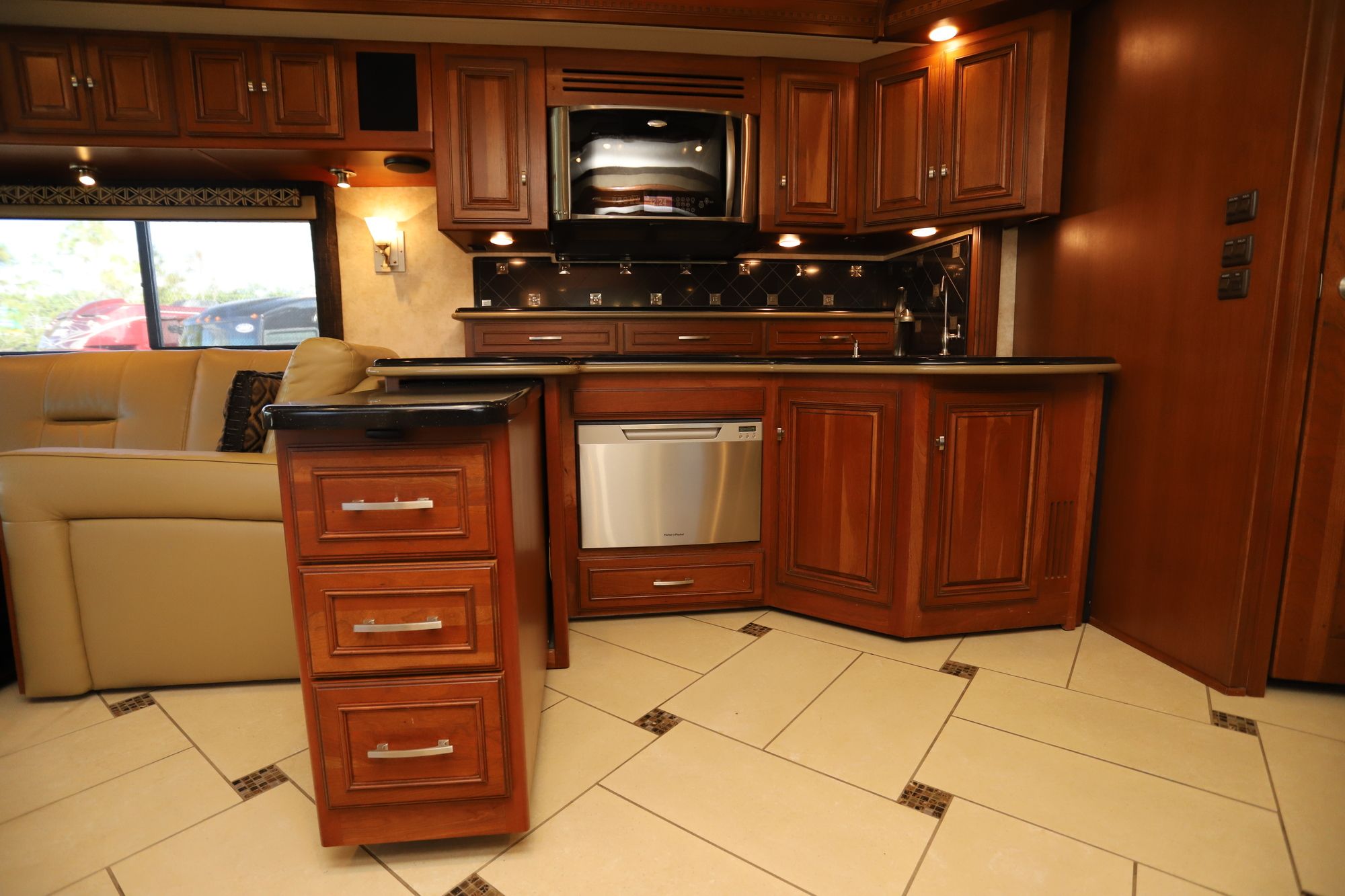 Used 2012 Winnebago Tour 42QD Class A  For Sale