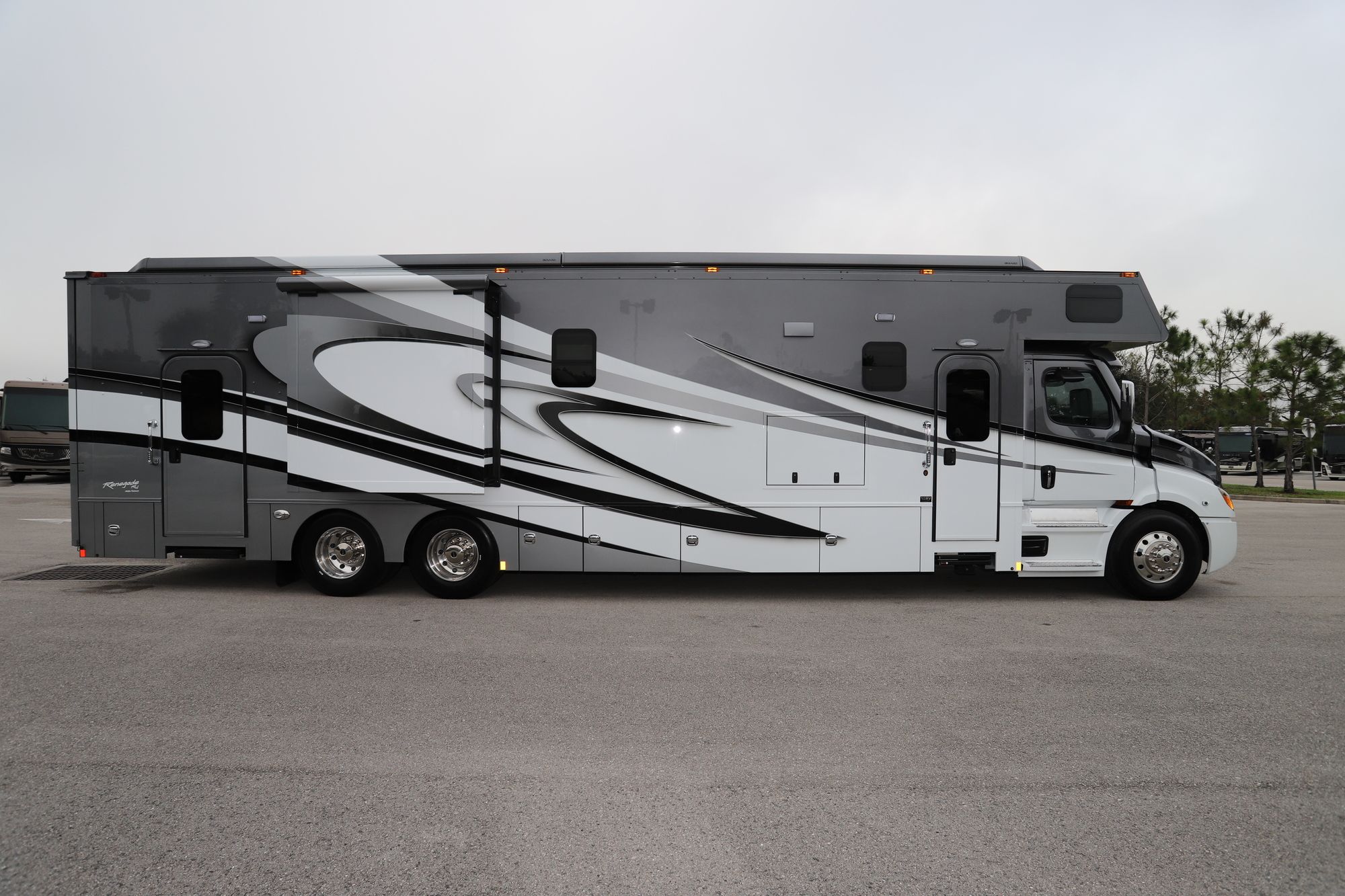 New 2021 Renegade Rv Classic Garage 2609 Super C  For Sale