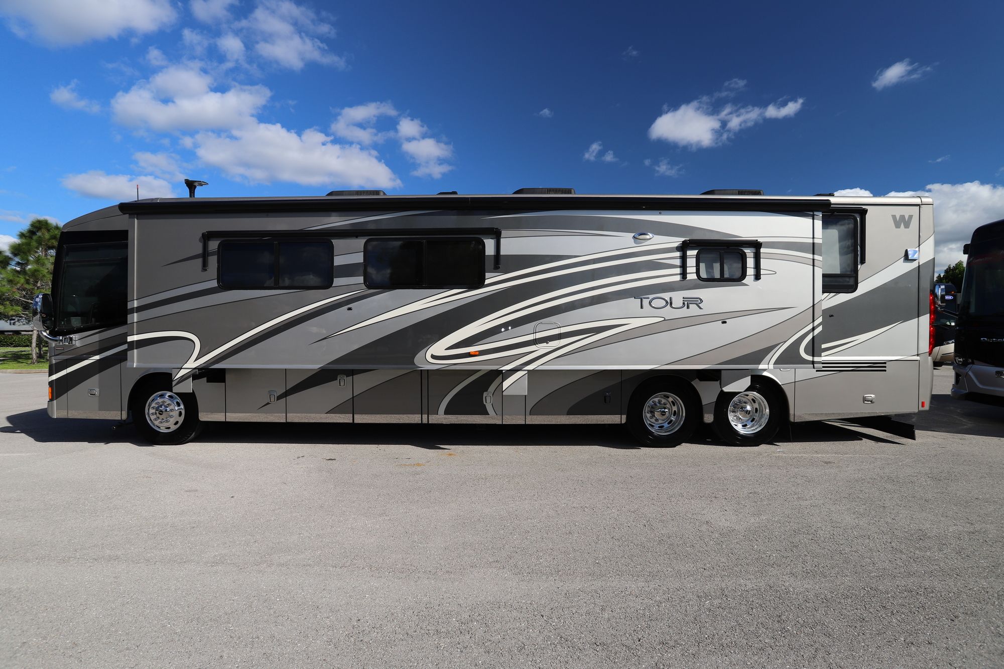 Used 2012 Winnebago Tour 42QD Class A  For Sale