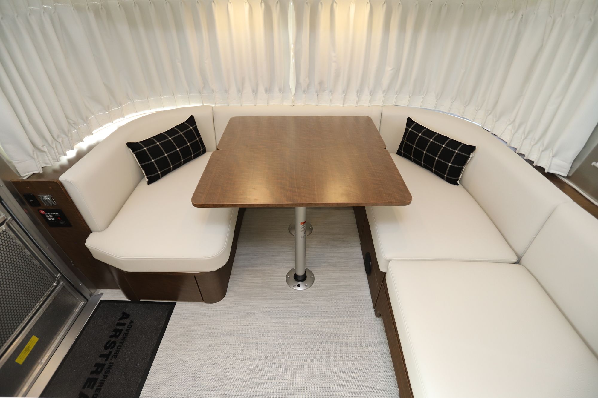 New 2021 Airstream Globetrotter 25FB Travel Trailer  For Sale