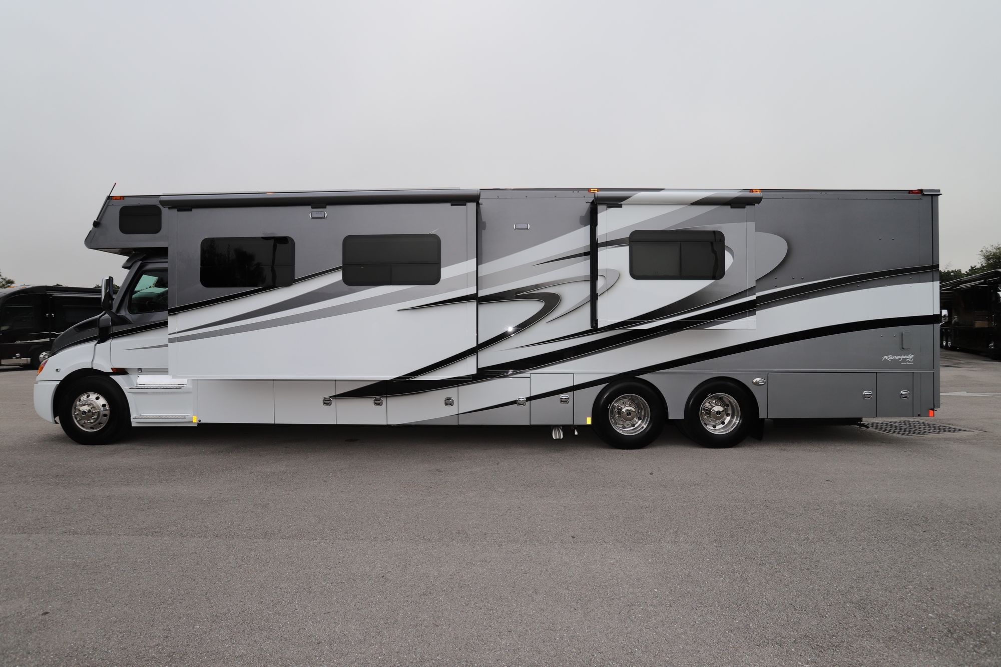 New 2021 Renegade Rv Classic Garage 2609 Super C  For Sale