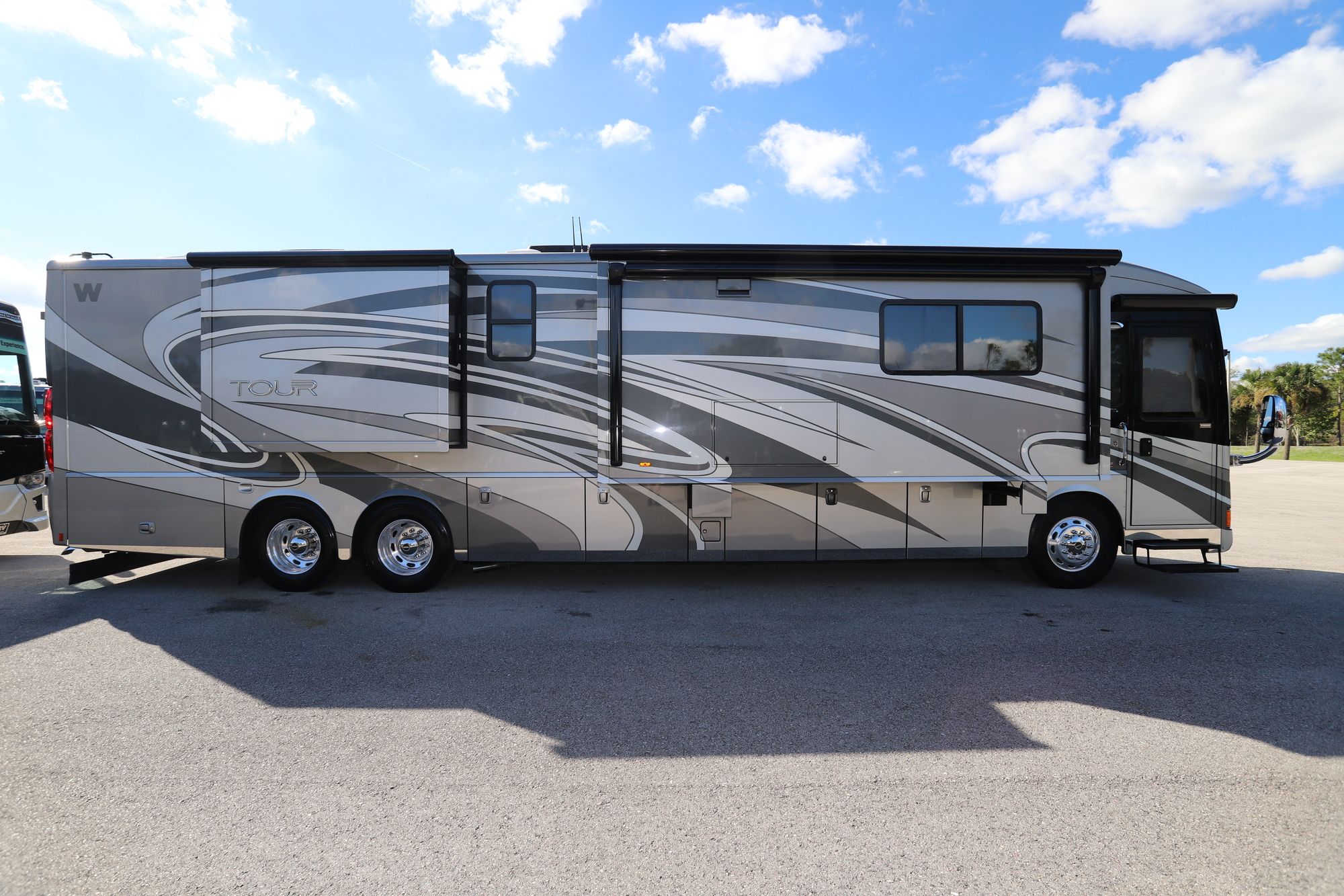 Used 2012 Winnebago Tour 42QD Class A  For Sale