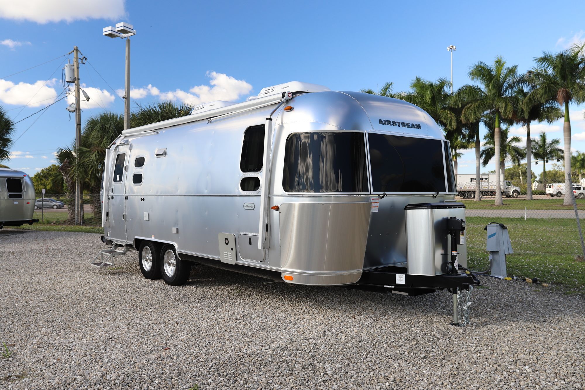 New 2021 Airstream Globetrotter 25FB Travel Trailer  For Sale