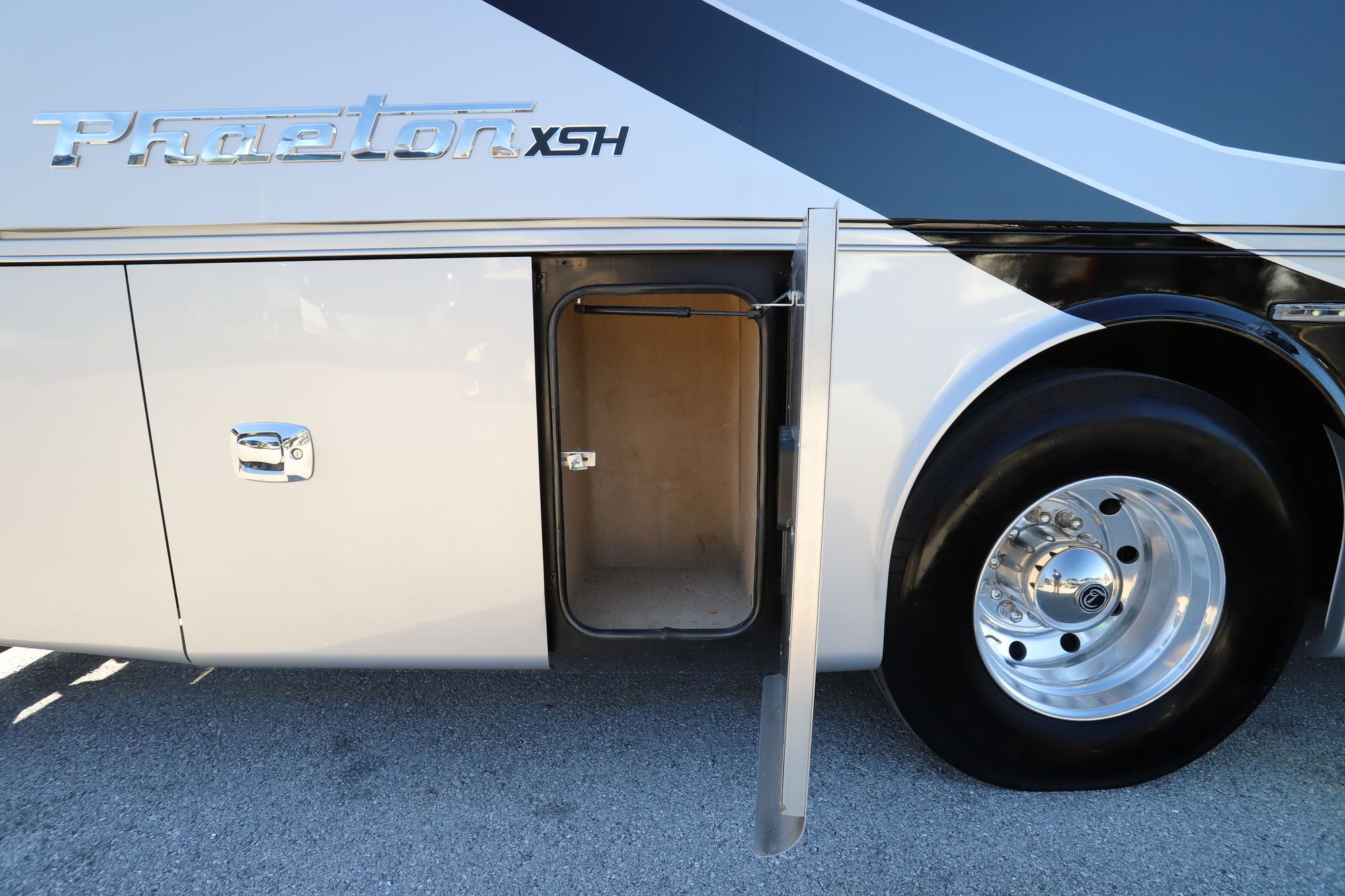 Used 2019 Tiffin Motor Homes Phaeton 40IH Class A  For Sale