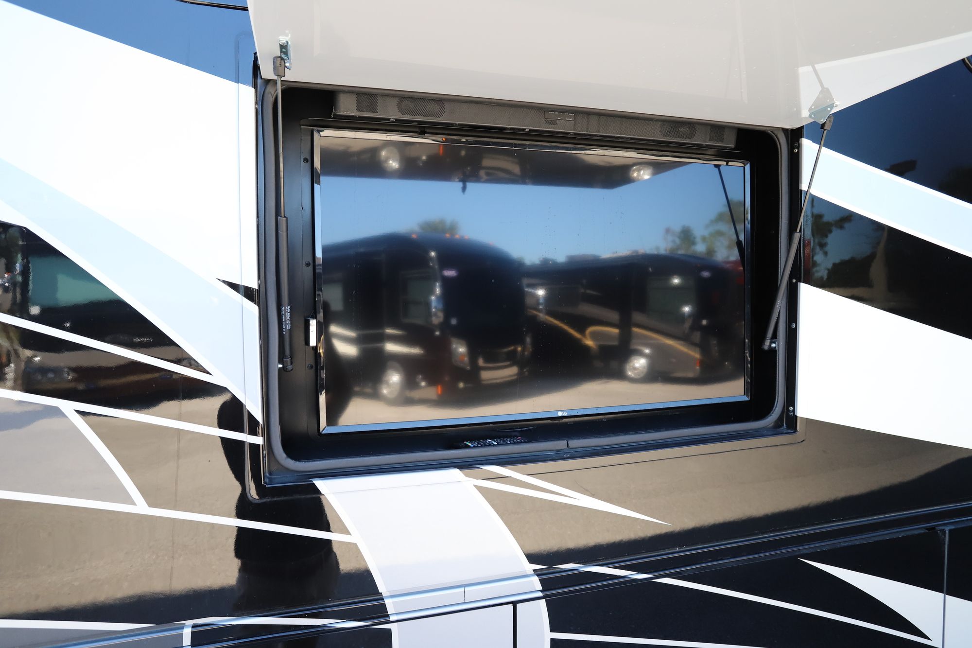 Used 2019 Tiffin Motor Homes Phaeton 40IH Class A  For Sale