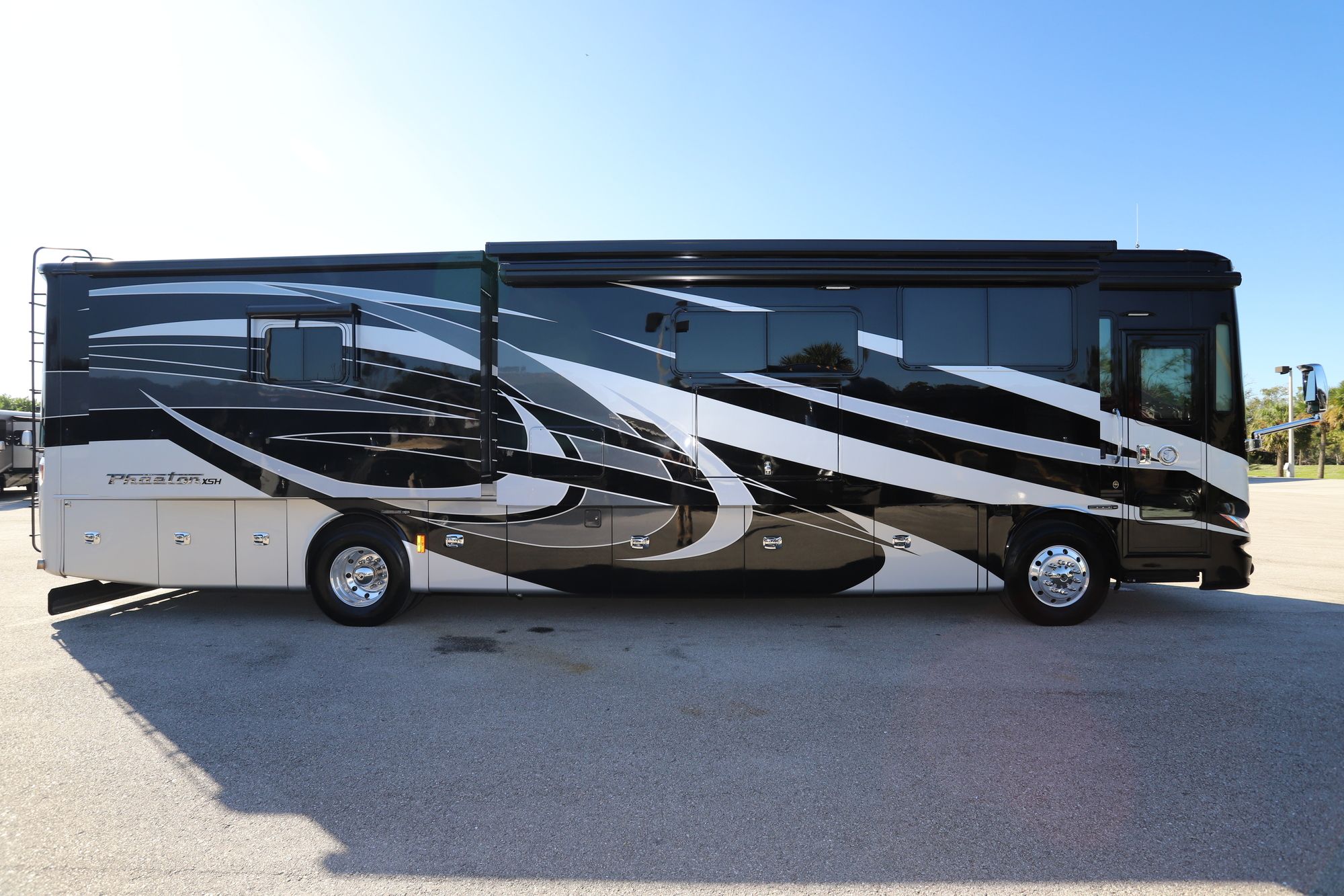 Used 2019 Tiffin Motor Homes Phaeton 40IH Class A  For Sale