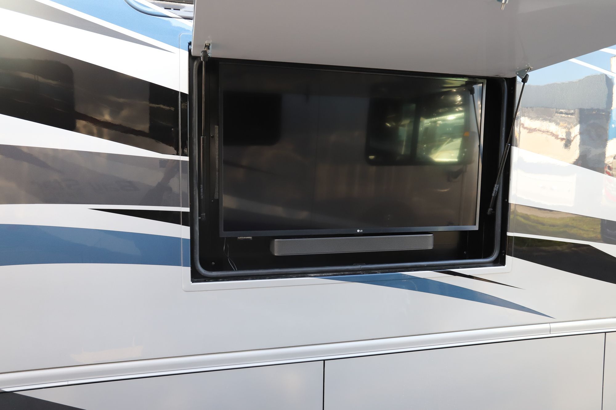 New 2021 Tiffin Motor Homes Phaeton 40IH Class A  For Sale