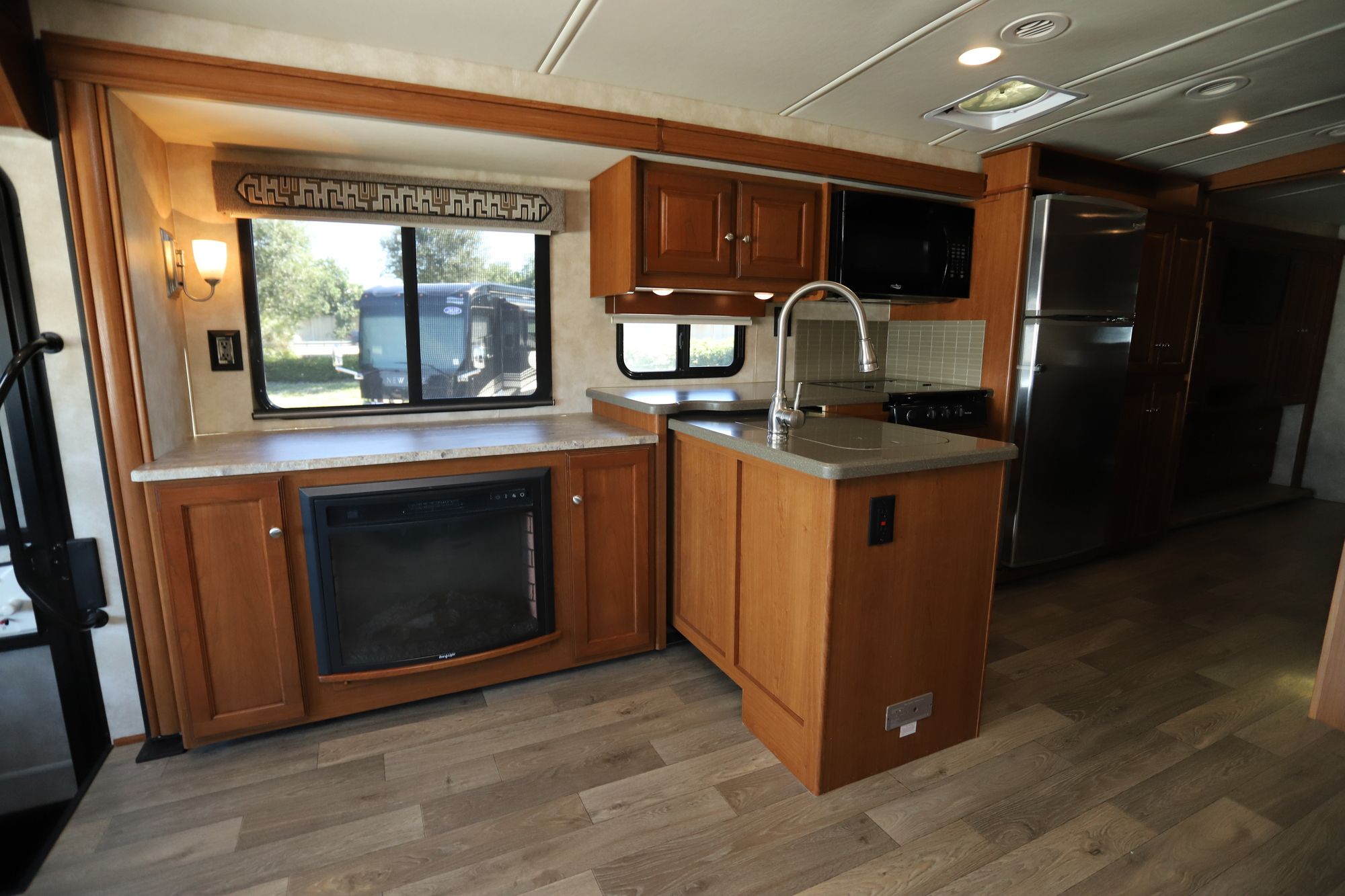 Used 2019 Winnebago Adventurer 36Z Class A  For Sale