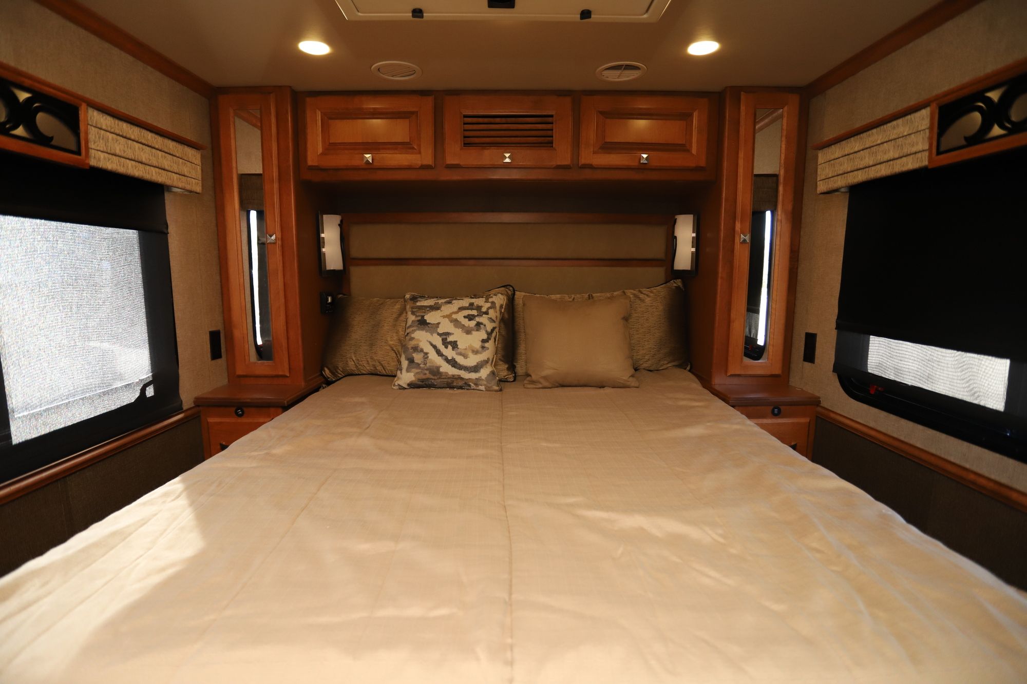 Used 2017 Tiffin Motor Homes Breeze 32BR Class A  For Sale