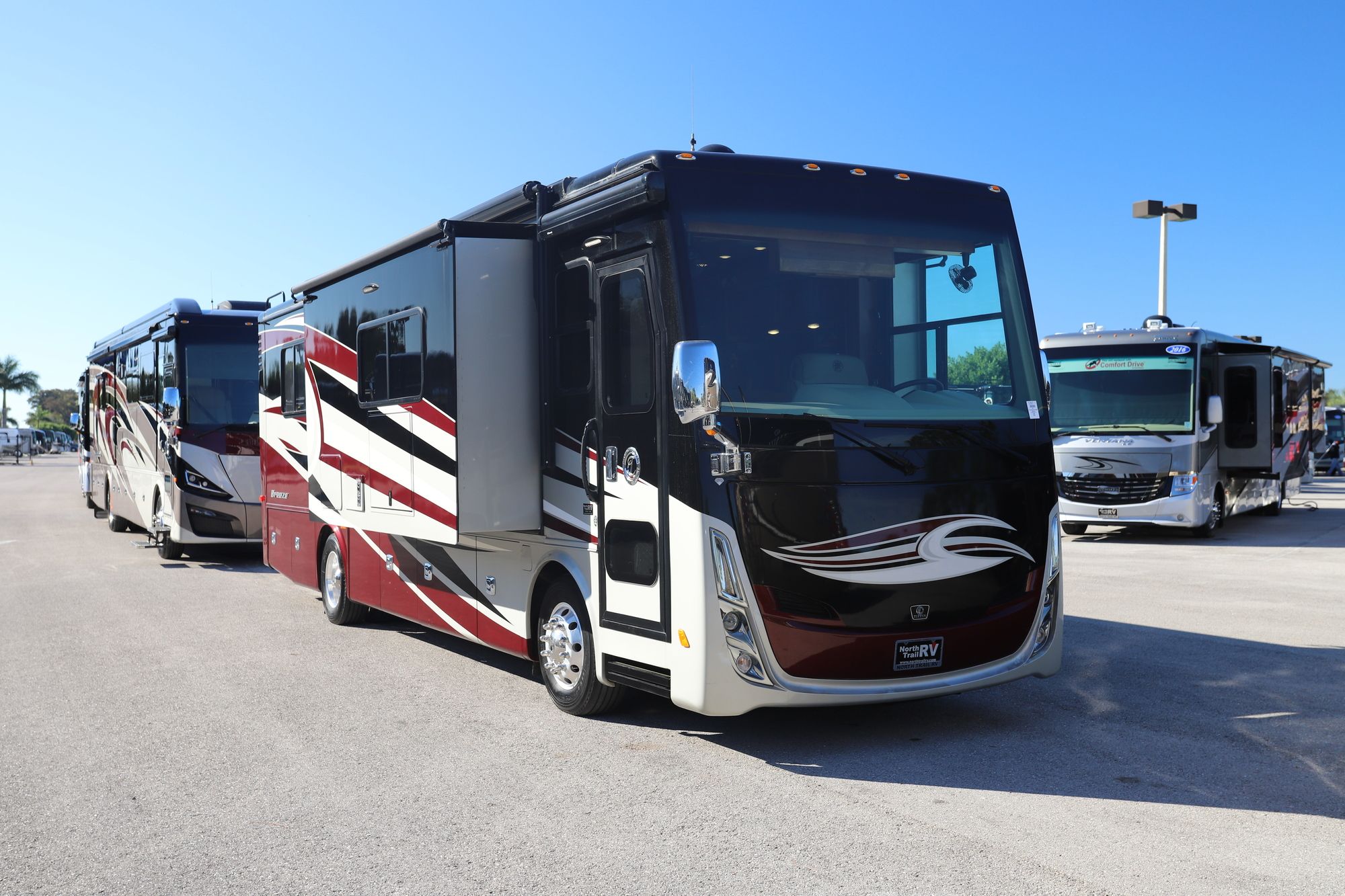 Used 2017 Tiffin Motor Homes Breeze 32BR Class A  For Sale