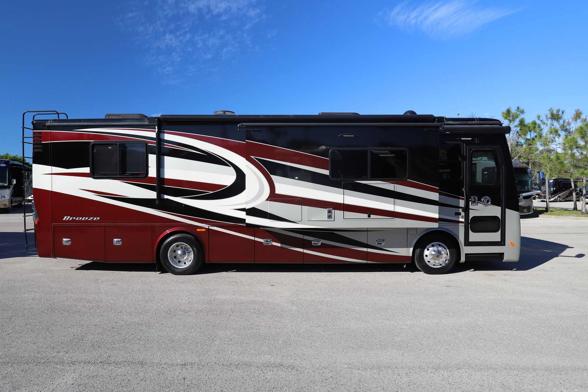 Used 2017 Tiffin Motor Homes Breeze 32BR Class A  For Sale