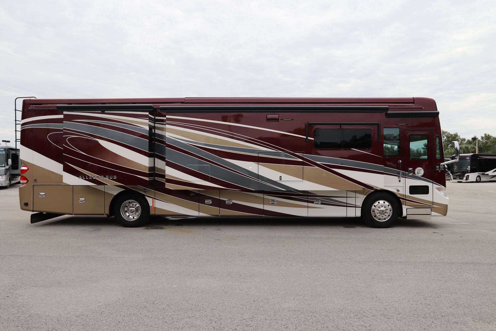 Used 2016 Tiffin Motor Homes Allegro Bus 40AP Class A  For Sale