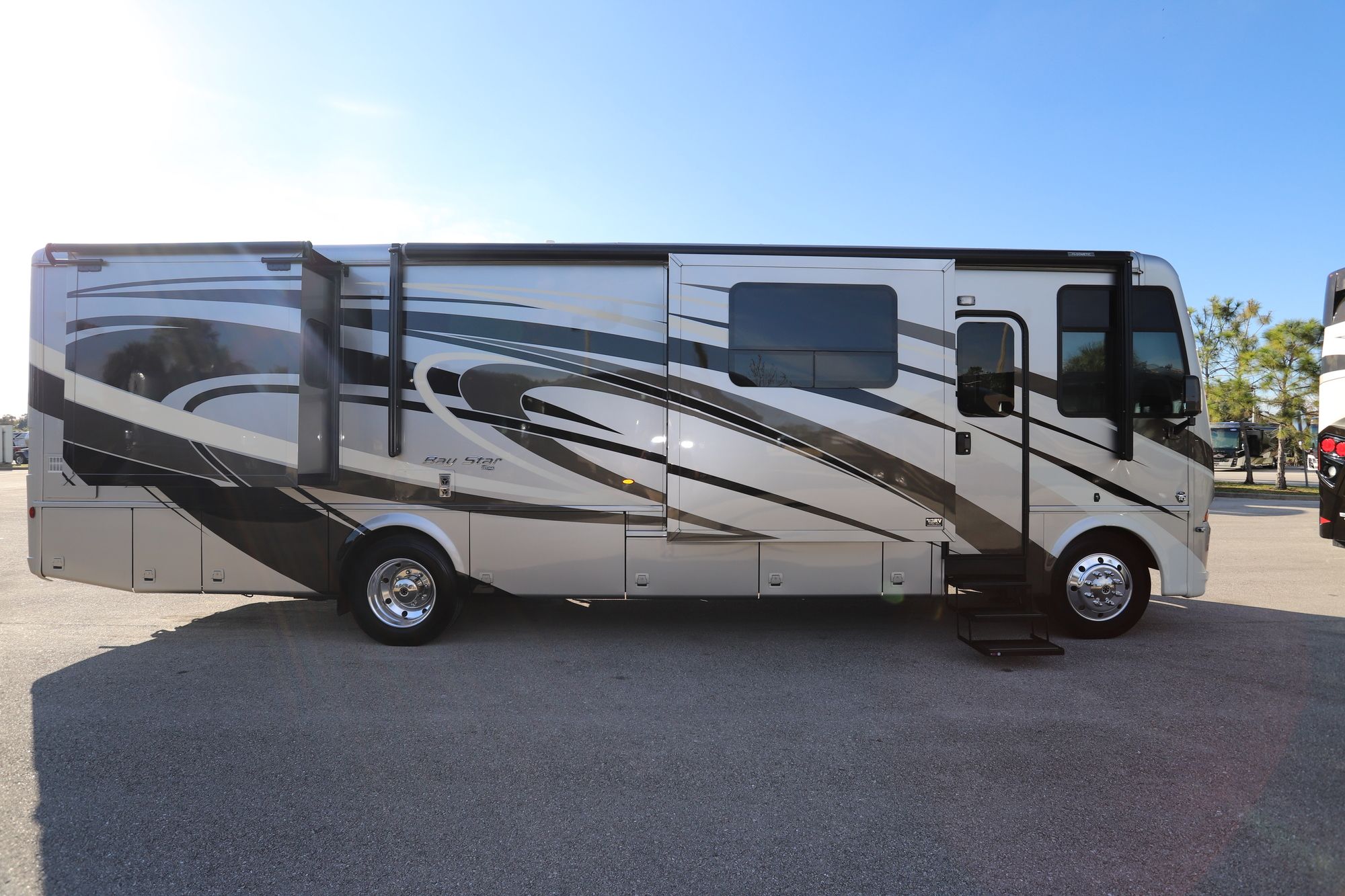 Used 2019 Newmar Bay Star 3408 Class A  For Sale